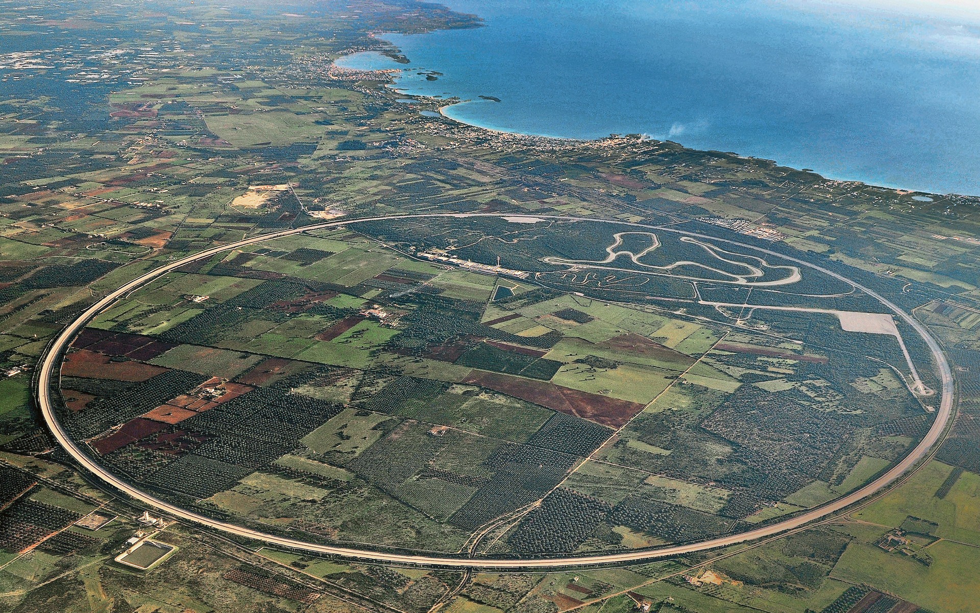 حكاية حلبة ناردو الإيطالية ونصف قرن من الجنون على عجلات.. حكايات في عالم السيارات 5