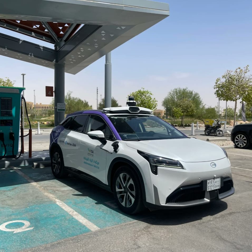 تاكسي بلا سائق يجوب شوارع الرياض