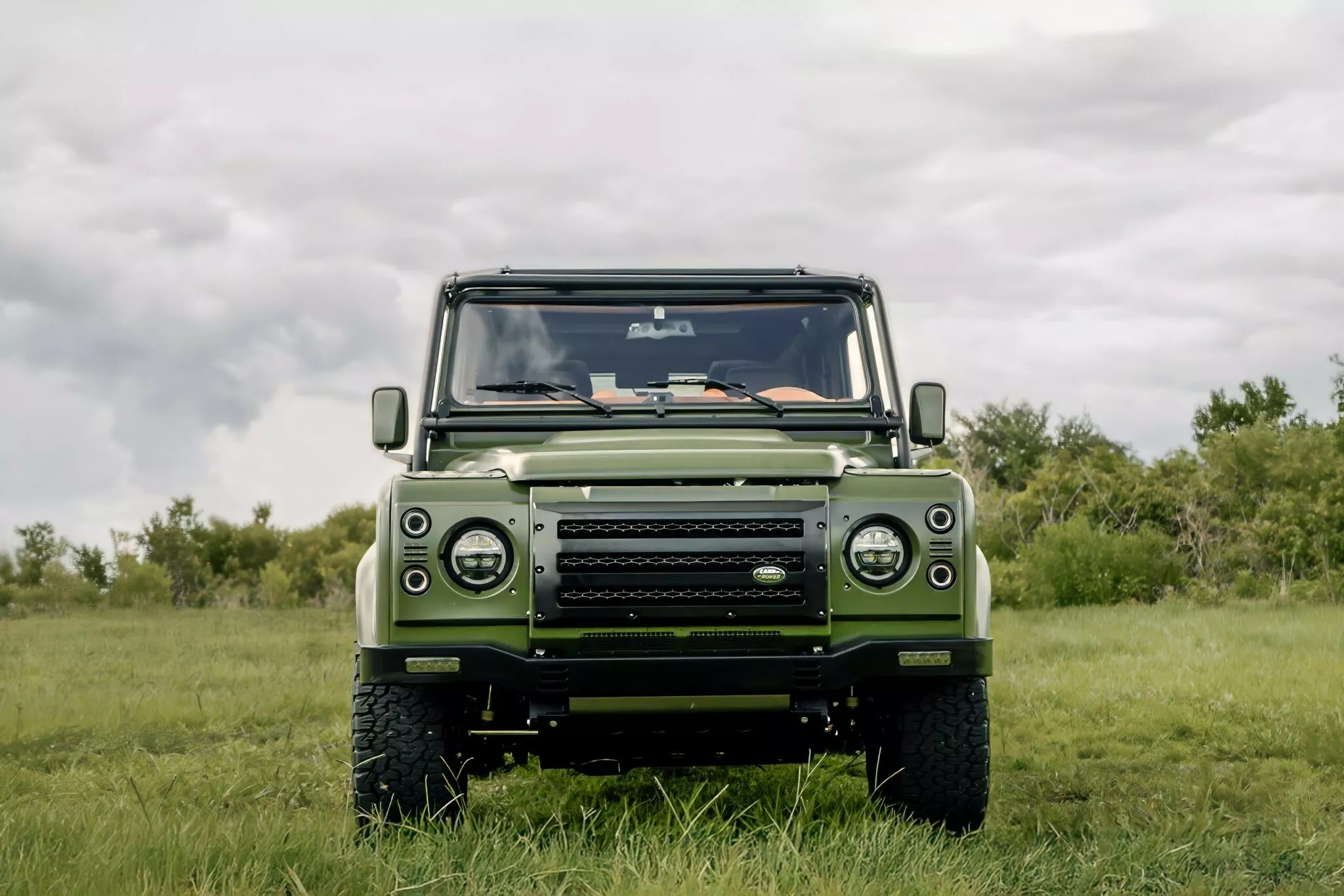 لاندروفر ديفندر كلاسيكية تعود للحياة بمحرك 8 سلندر سوبرتشارجر بقوة 700 حصان! لاندروفر ديفندر كلاسيكية تعود للحياة بمحرك 8 سلندر سوبرتشارجر بقوة 700 حصان! 11