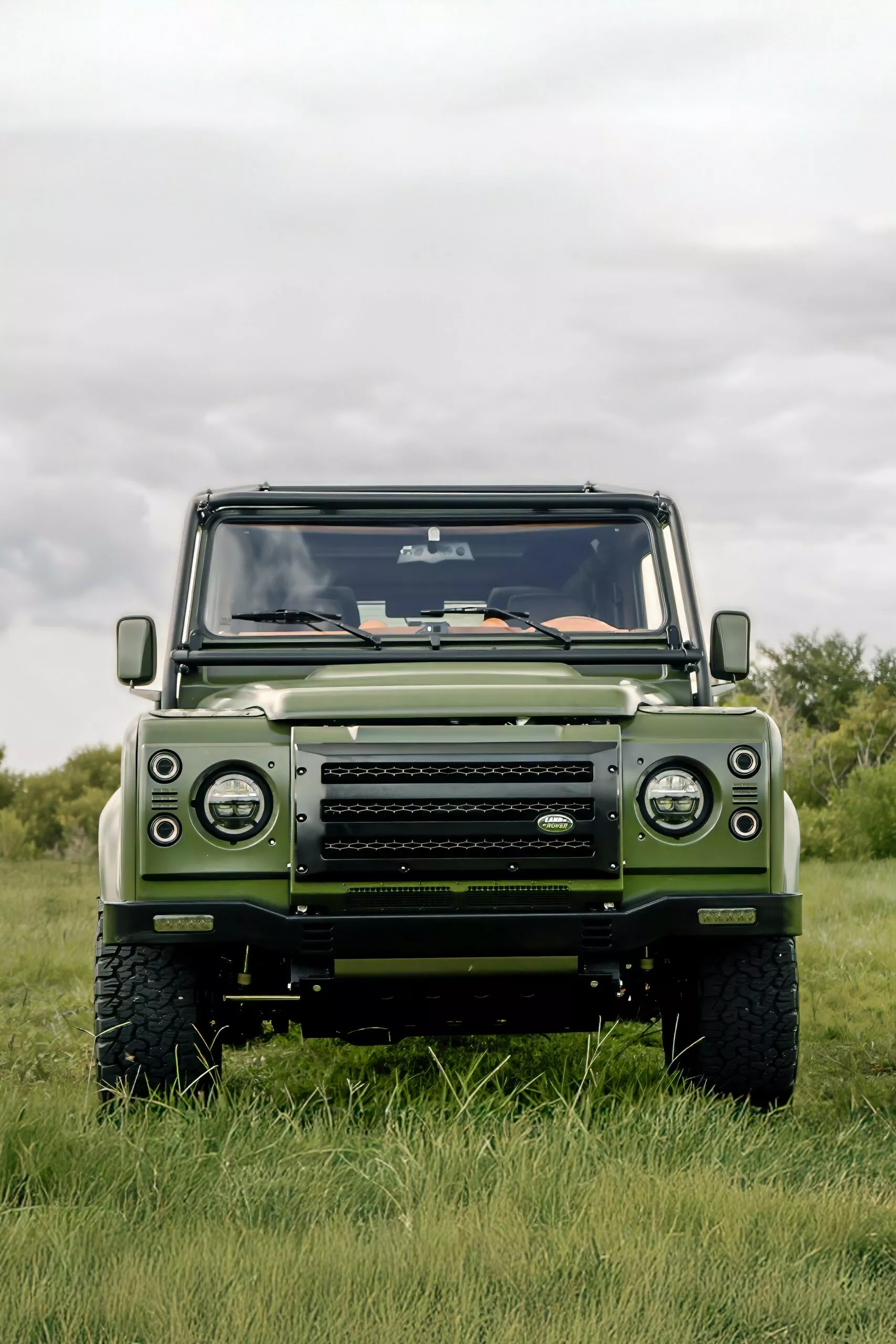 لاندروفر ديفندر كلاسيكية تعود للحياة بمحرك 8 سلندر سوبرتشارجر بقوة 700 حصان! لاندروفر ديفندر كلاسيكية تعود للحياة بمحرك 8 سلندر سوبرتشارجر بقوة 700 حصان! 12