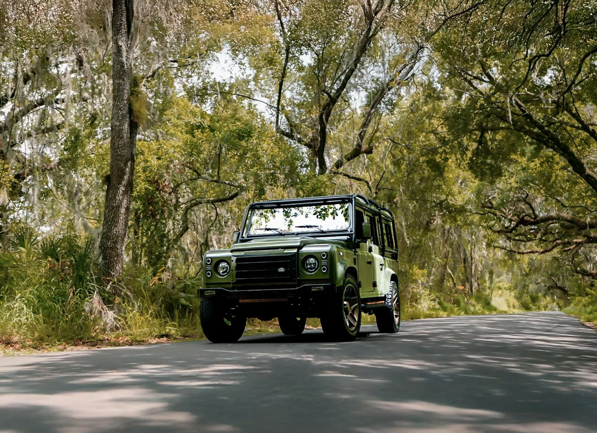 لاندروفر ديفندر كلاسيكية تعود للحياة بمحرك 8 سلندر سوبرتشارجر بقوة 700 حصان! لاندروفر ديفندر كلاسيكية تعود للحياة بمحرك 8 سلندر سوبرتشارجر بقوة 700 حصان! 13