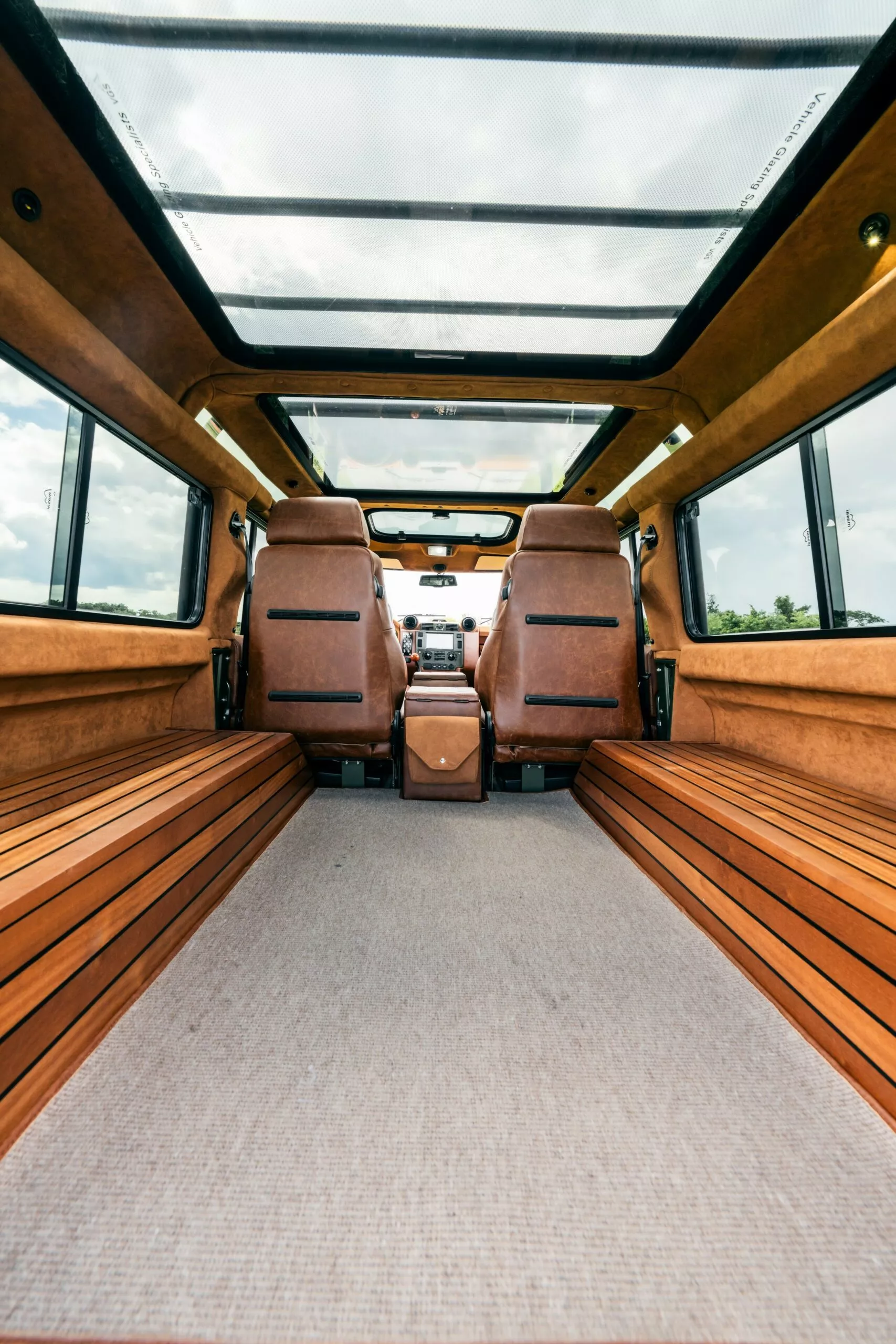 لاندروفر ديفندر كلاسيكية تعود للحياة بمحرك 8 سلندر سوبرتشارجر بقوة 700 حصان! لاندروفر ديفندر كلاسيكية تعود للحياة بمحرك 8 سلندر سوبرتشارجر بقوة 700 حصان! 15