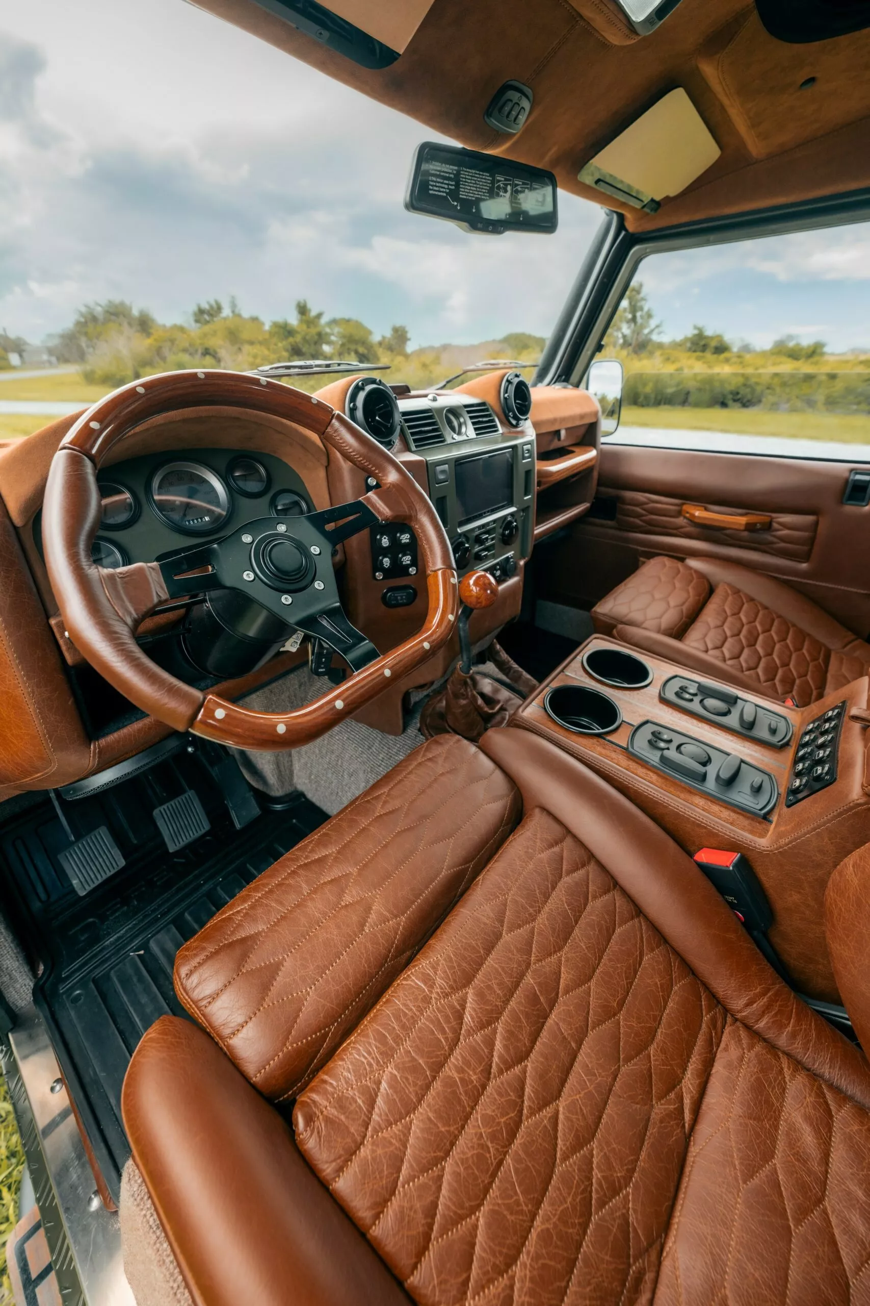 لاندروفر ديفندر كلاسيكية تعود للحياة بمحرك 8 سلندر سوبرتشارجر بقوة 700 حصان! لاندروفر ديفندر كلاسيكية تعود للحياة بمحرك 8 سلندر سوبرتشارجر بقوة 700 حصان! 18