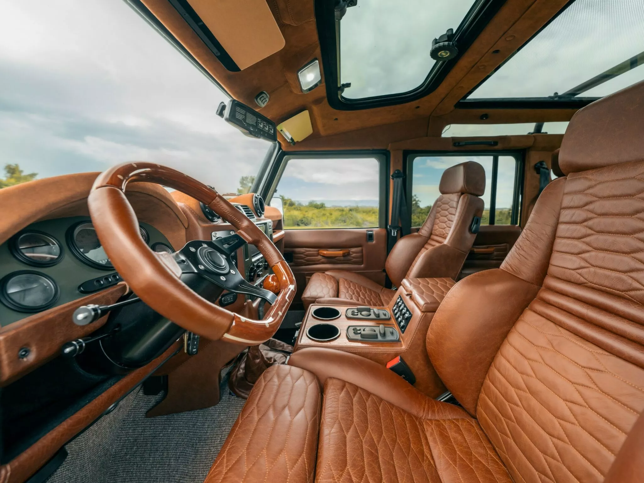 لاندروفر ديفندر كلاسيكية تعود للحياة بمحرك 8 سلندر سوبرتشارجر بقوة 700 حصان! لاندروفر ديفندر كلاسيكية تعود للحياة بمحرك 8 سلندر سوبرتشارجر بقوة 700 حصان! 19