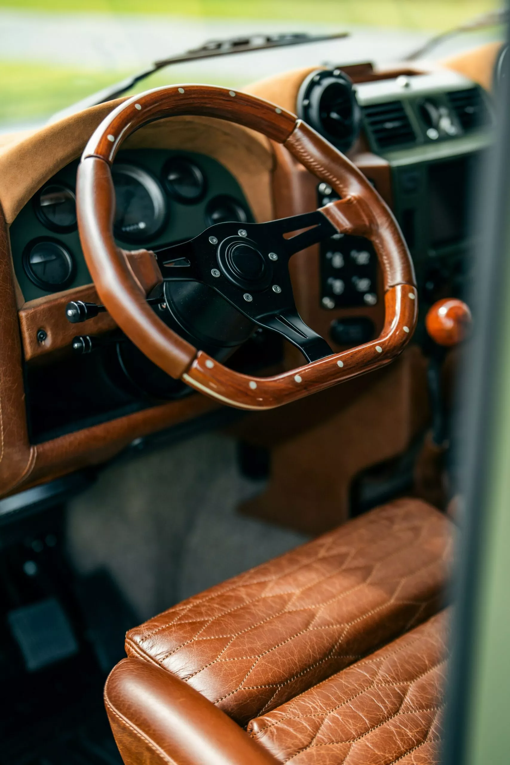 لاندروفر ديفندر كلاسيكية تعود للحياة بمحرك 8 سلندر سوبرتشارجر بقوة 700 حصان! لاندروفر ديفندر كلاسيكية تعود للحياة بمحرك 8 سلندر سوبرتشارجر بقوة 700 حصان! 23