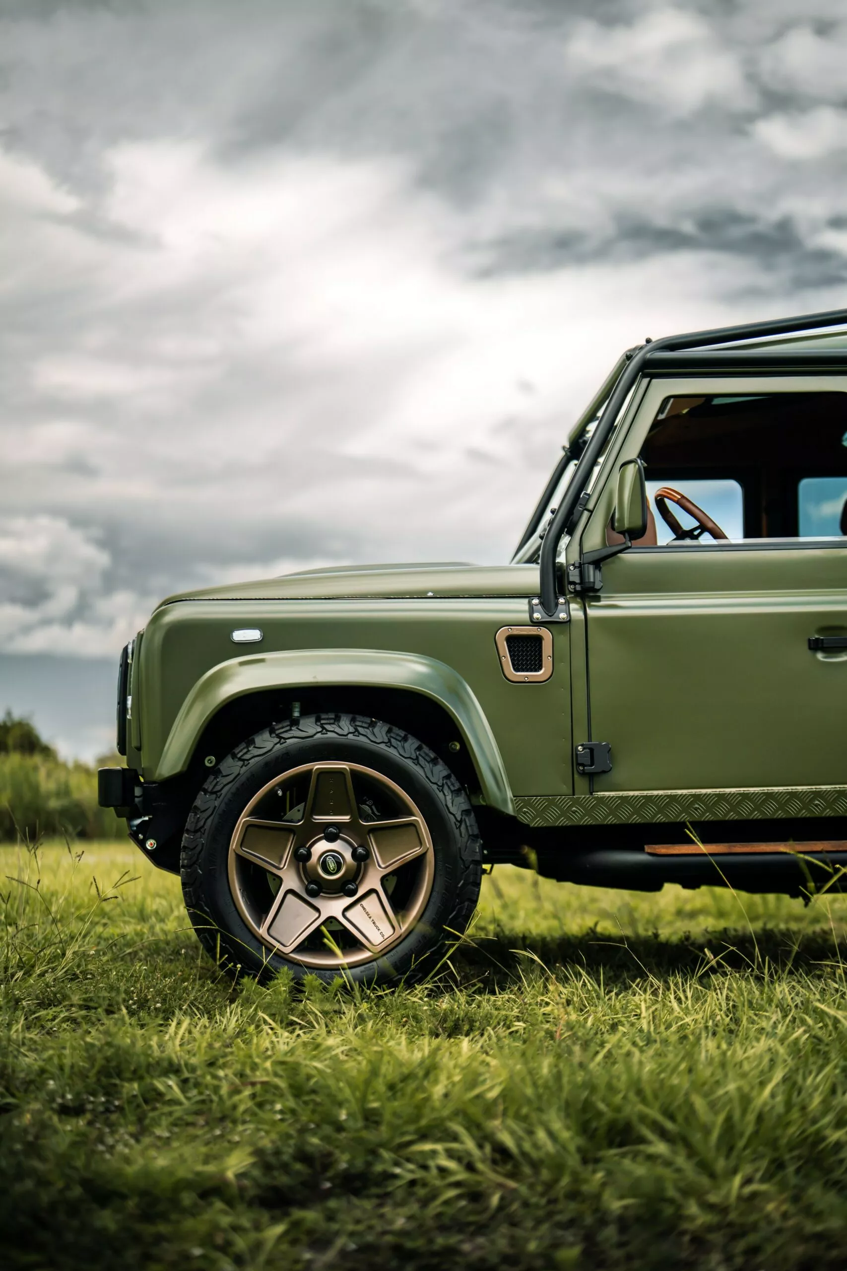 لاندروفر ديفندر كلاسيكية تعود للحياة بمحرك 8 سلندر سوبرتشارجر بقوة 700 حصان! لاندروفر ديفندر كلاسيكية تعود للحياة بمحرك 8 سلندر سوبرتشارجر بقوة 700 حصان! 4