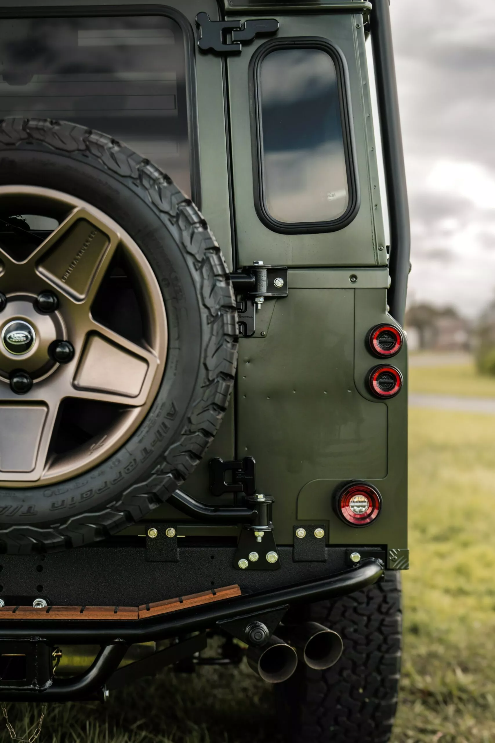 لاندروفر ديفندر كلاسيكية تعود للحياة بمحرك 8 سلندر سوبرتشارجر بقوة 700 حصان! لاندروفر ديفندر كلاسيكية تعود للحياة بمحرك 8 سلندر سوبرتشارجر بقوة 700 حصان! 5