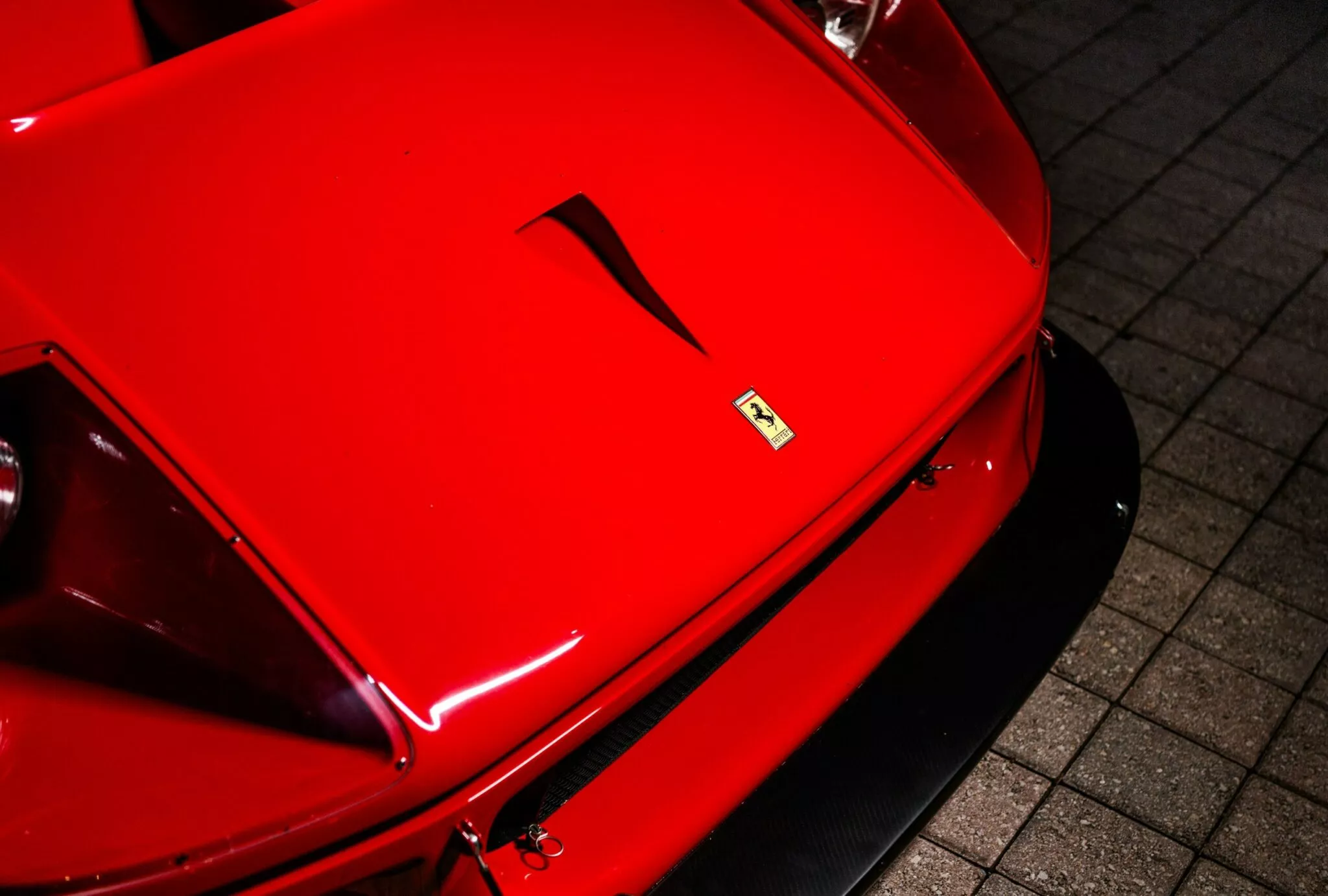 فيراري F40 LM.. أسطورة السباقات النادرة تتجه إلى المزاد فيراري F40 LM.. أسطورة السباقات النادرة تتجه إلى المزاد 12