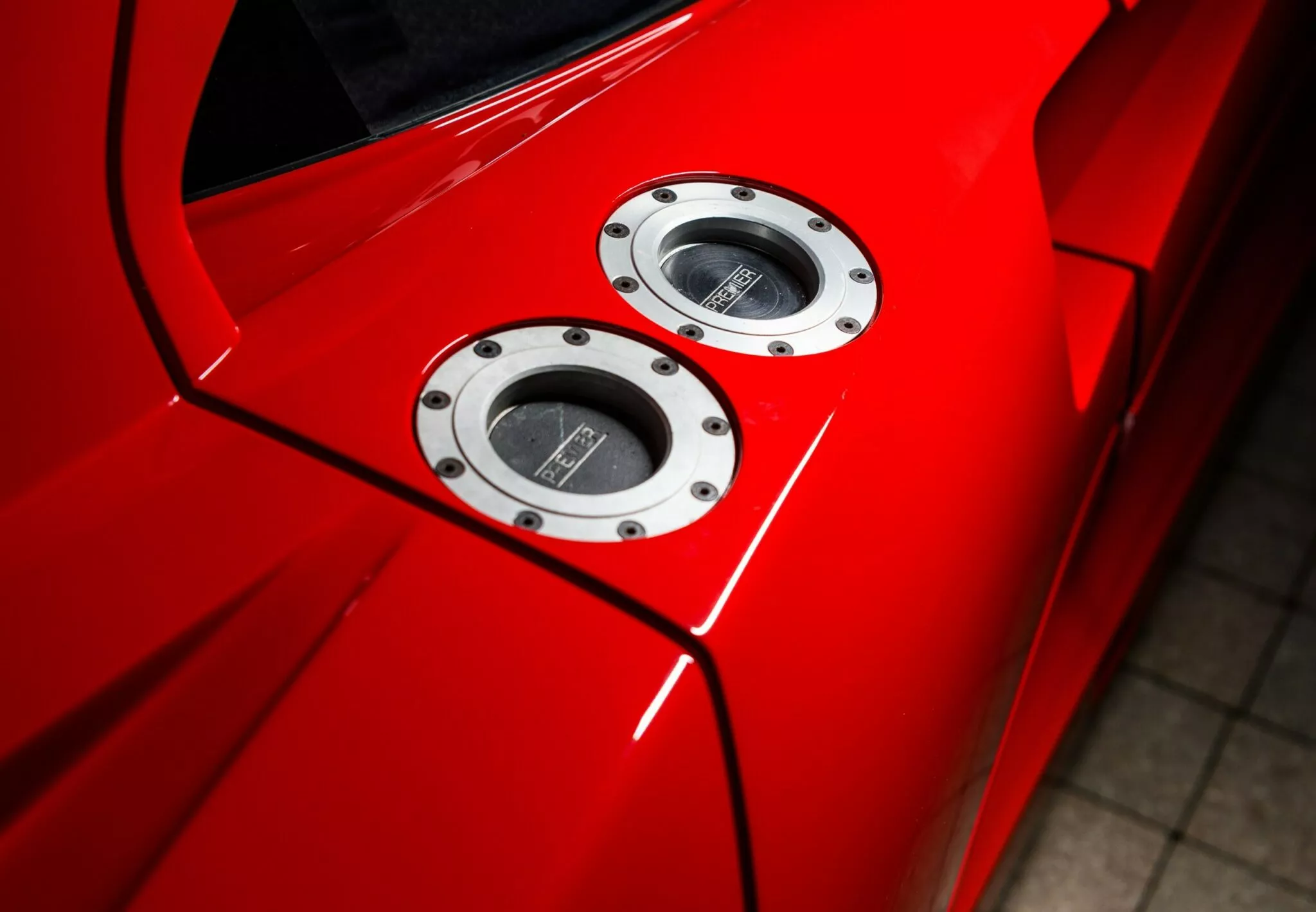 فيراري F40 LM.. أسطورة السباقات النادرة تتجه إلى المزاد فيراري F40 LM.. أسطورة السباقات النادرة تتجه إلى المزاد 14