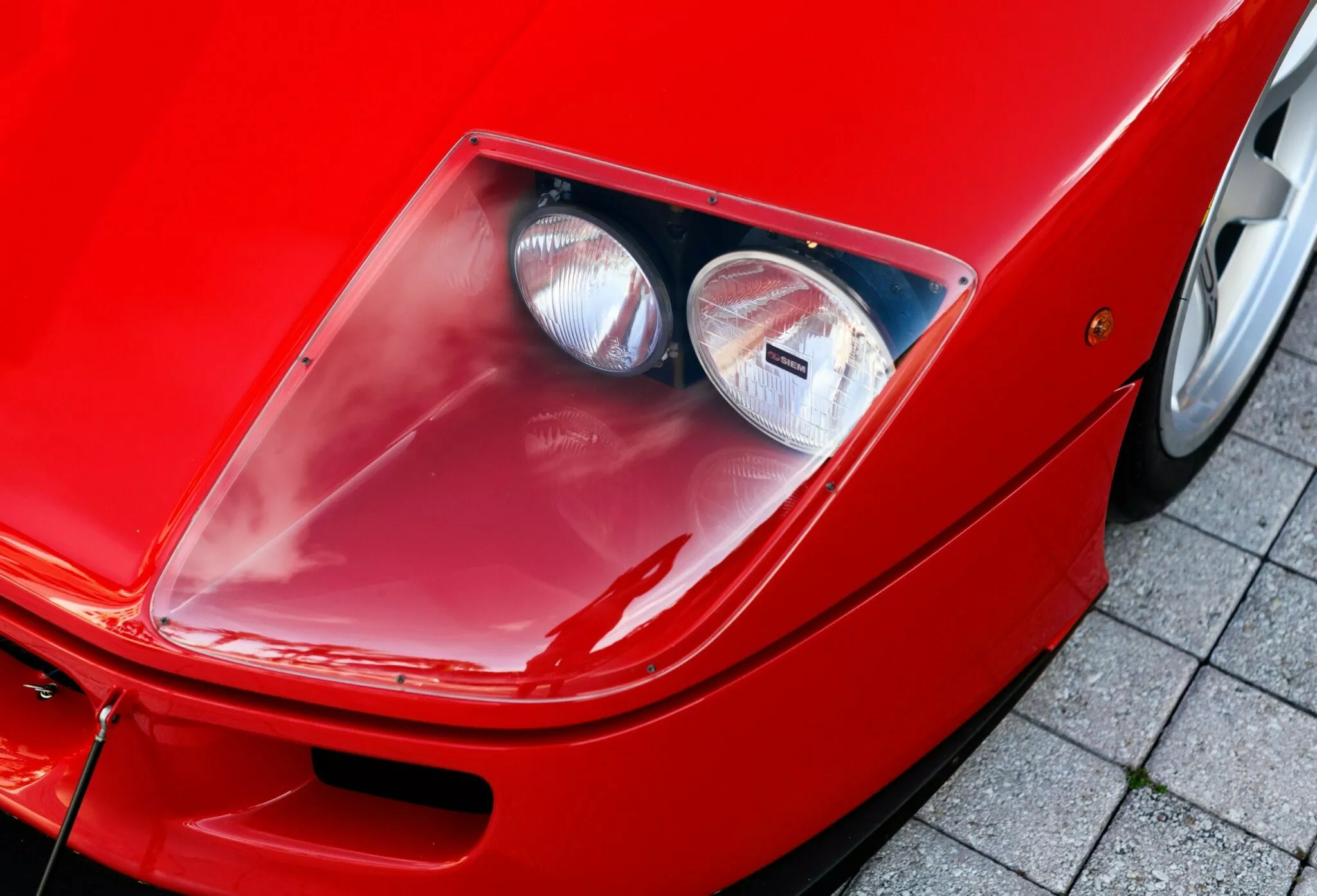 فيراري F40 LM.. أسطورة السباقات النادرة تتجه إلى المزاد فيراري F40 LM.. أسطورة السباقات النادرة تتجه إلى المزاد 15