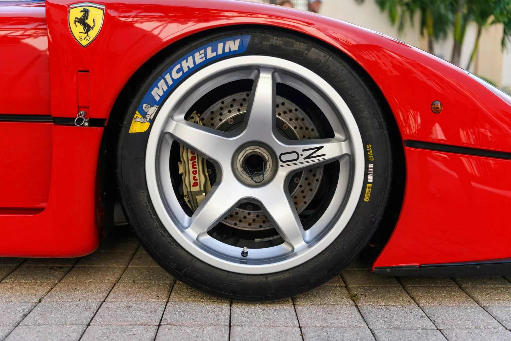 فيراري F40 LM.. أسطورة السباقات النادرة تتجه إلى المزاد فيراري F40 LM.. أسطورة السباقات النادرة تتجه إلى المزاد 17