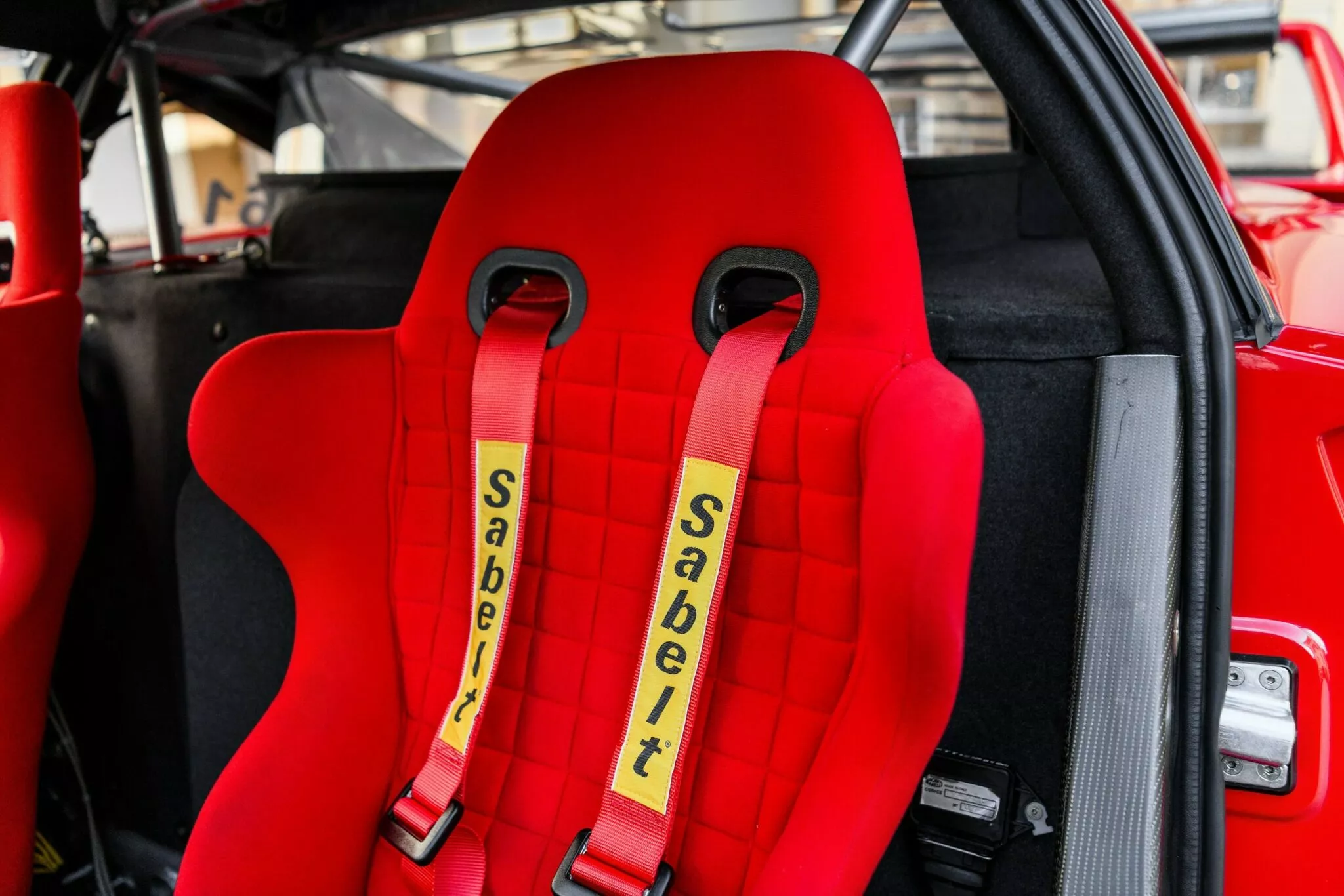 فيراري F40 LM.. أسطورة السباقات النادرة تتجه إلى المزاد فيراري F40 LM.. أسطورة السباقات النادرة تتجه إلى المزاد 21