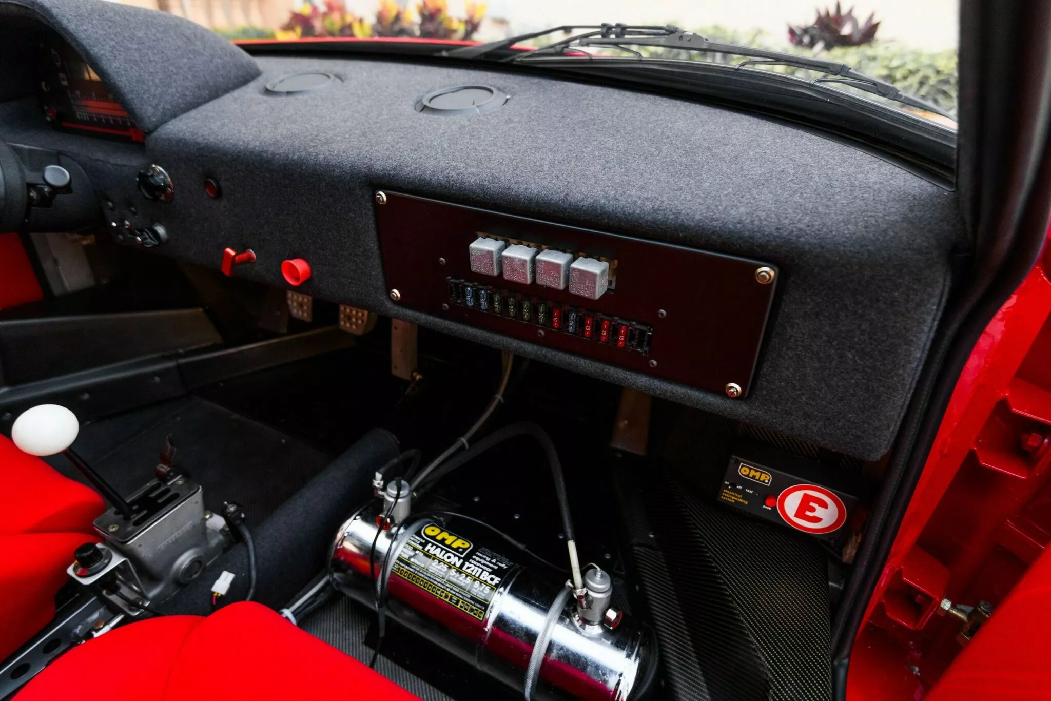 فيراري F40 LM.. أسطورة السباقات النادرة تتجه إلى المزاد فيراري F40 LM.. أسطورة السباقات النادرة تتجه إلى المزاد 24