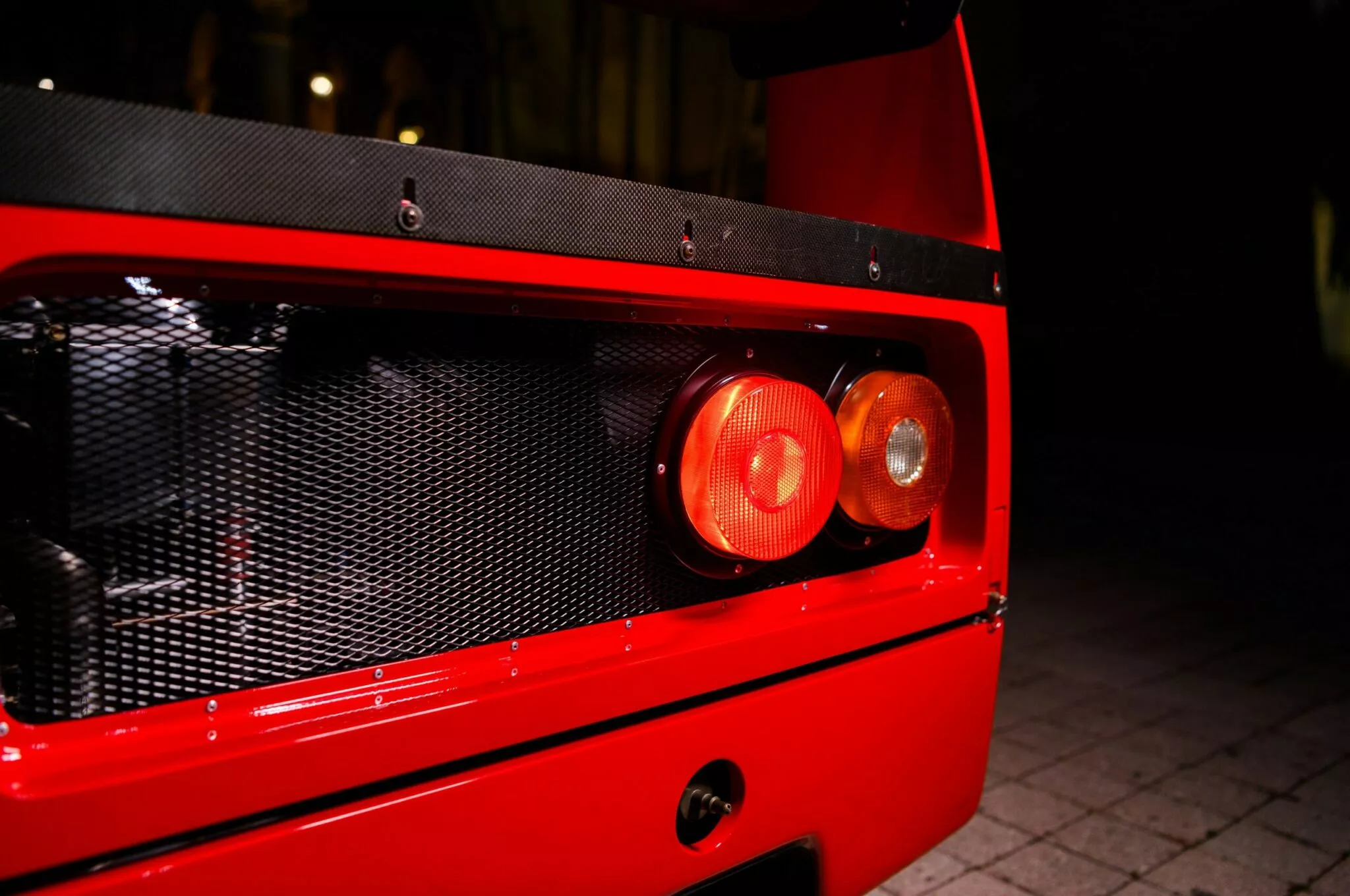 فيراري F40 LM.. أسطورة السباقات النادرة تتجه إلى المزاد فيراري F40 LM.. أسطورة السباقات النادرة تتجه إلى المزاد 11