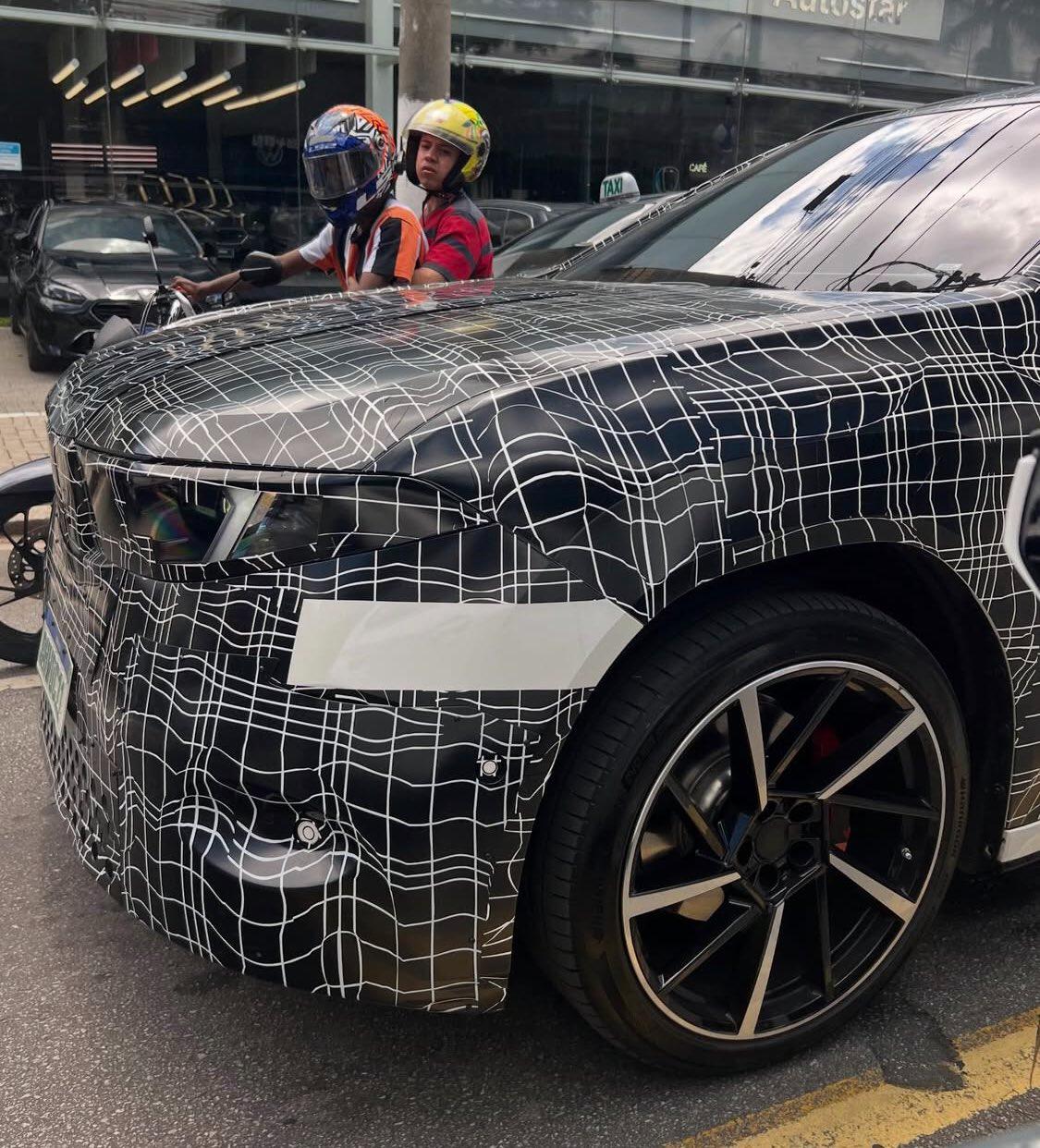 أول ظهور لداخلية بي ام دبليو X5 الجديدة كلياً، وتسريبات للتصميم الخارجي أول ظهور لداخلية بي ام دبليو X5 الجديدة كلياً، وتسريبات للتصميم الخارجي 21