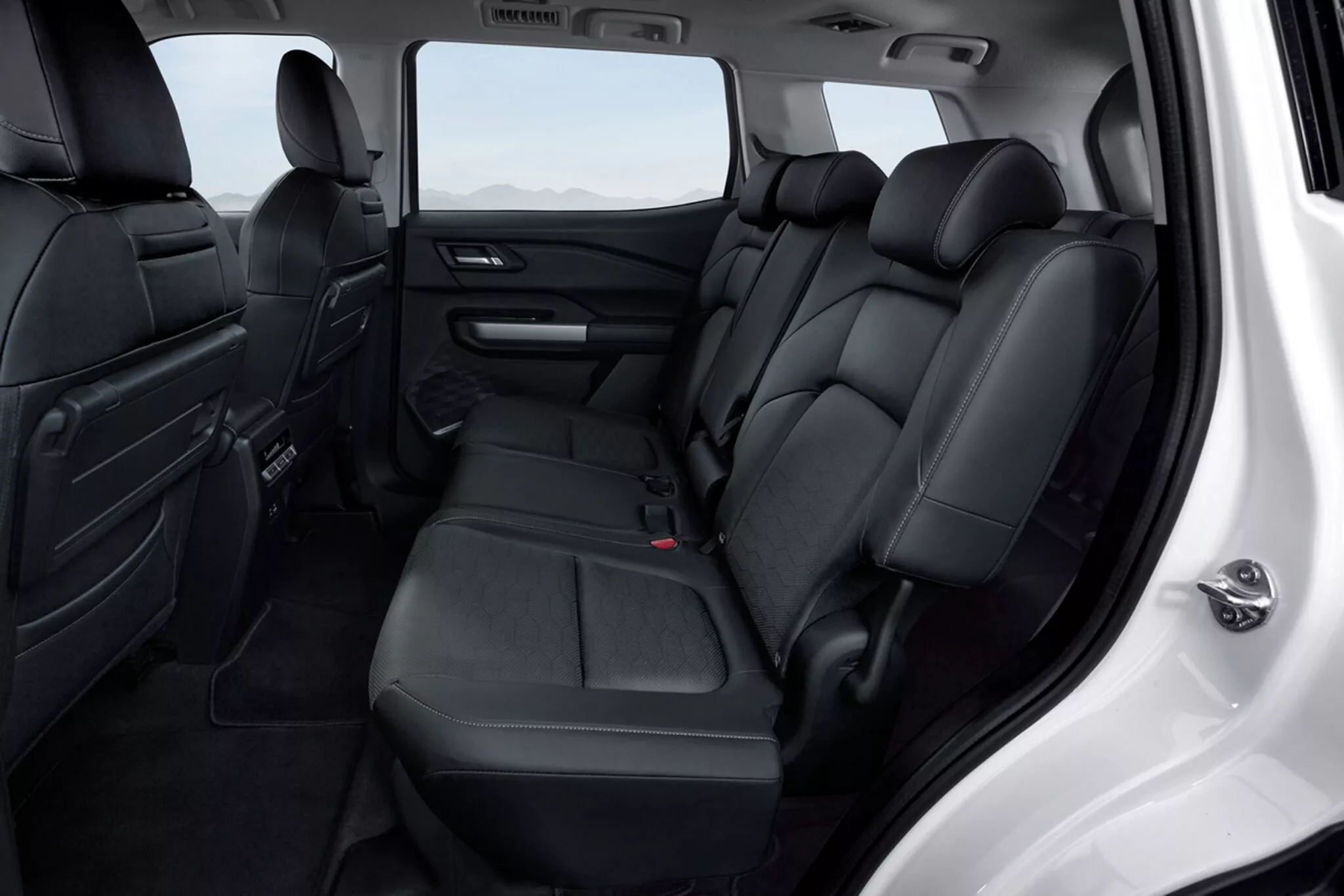 ميتسوبيشي ديستينيتور 2026 هي SUV جديدة كلياً لأسواق الشرق الأوسط وآسيا 18