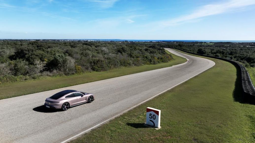 حكاية حلبة ناردو الإيطالية ونصف قرن من الجنون على عجلات.. حكايات في عالم السيارات 13