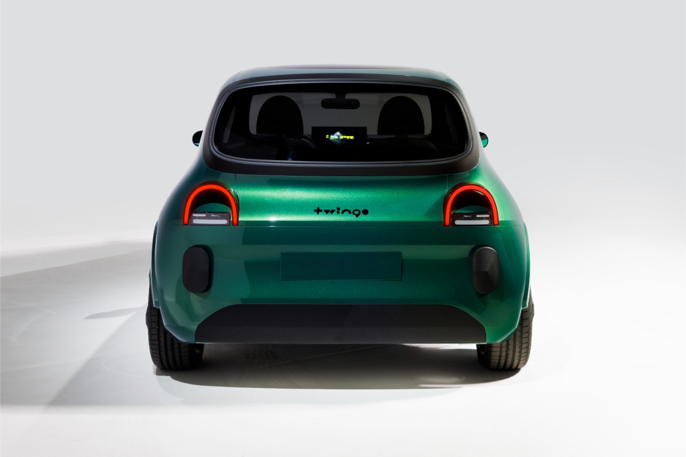 رينو توينجو ليجند تصور سيارة مرحة مستقبلية للمدن 1