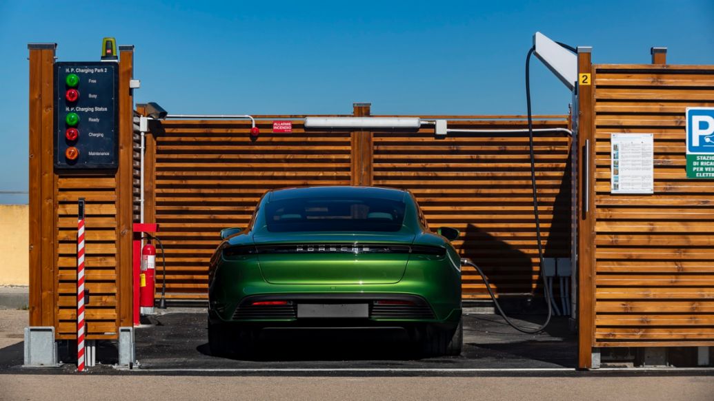 حكاية حلبة ناردو الإيطالية ونصف قرن من الجنون على عجلات.. حكايات في عالم السيارات 18