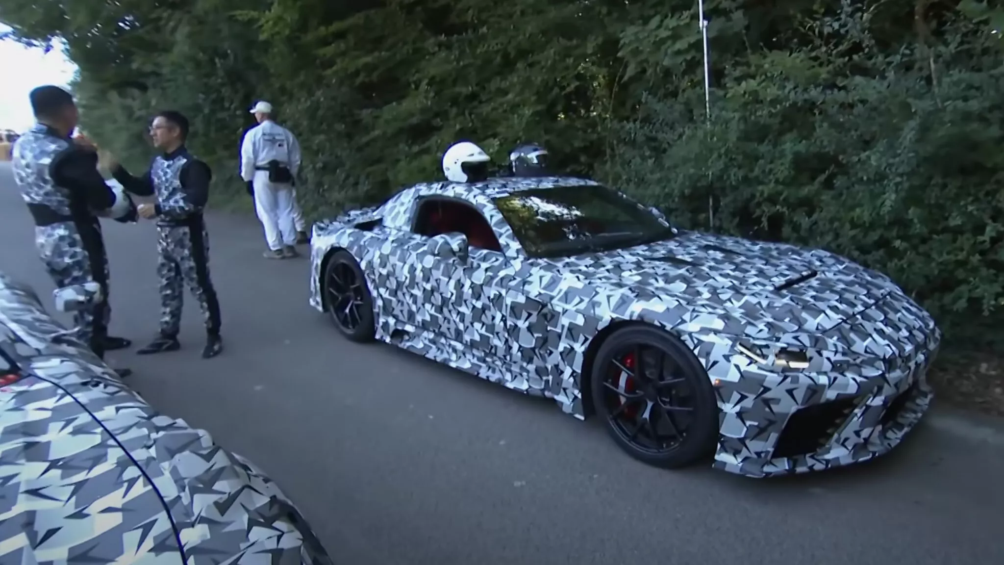 لكزس تكشف عن داخلية خليفة LFA الأسطورية لأول مرة في جودوود 4