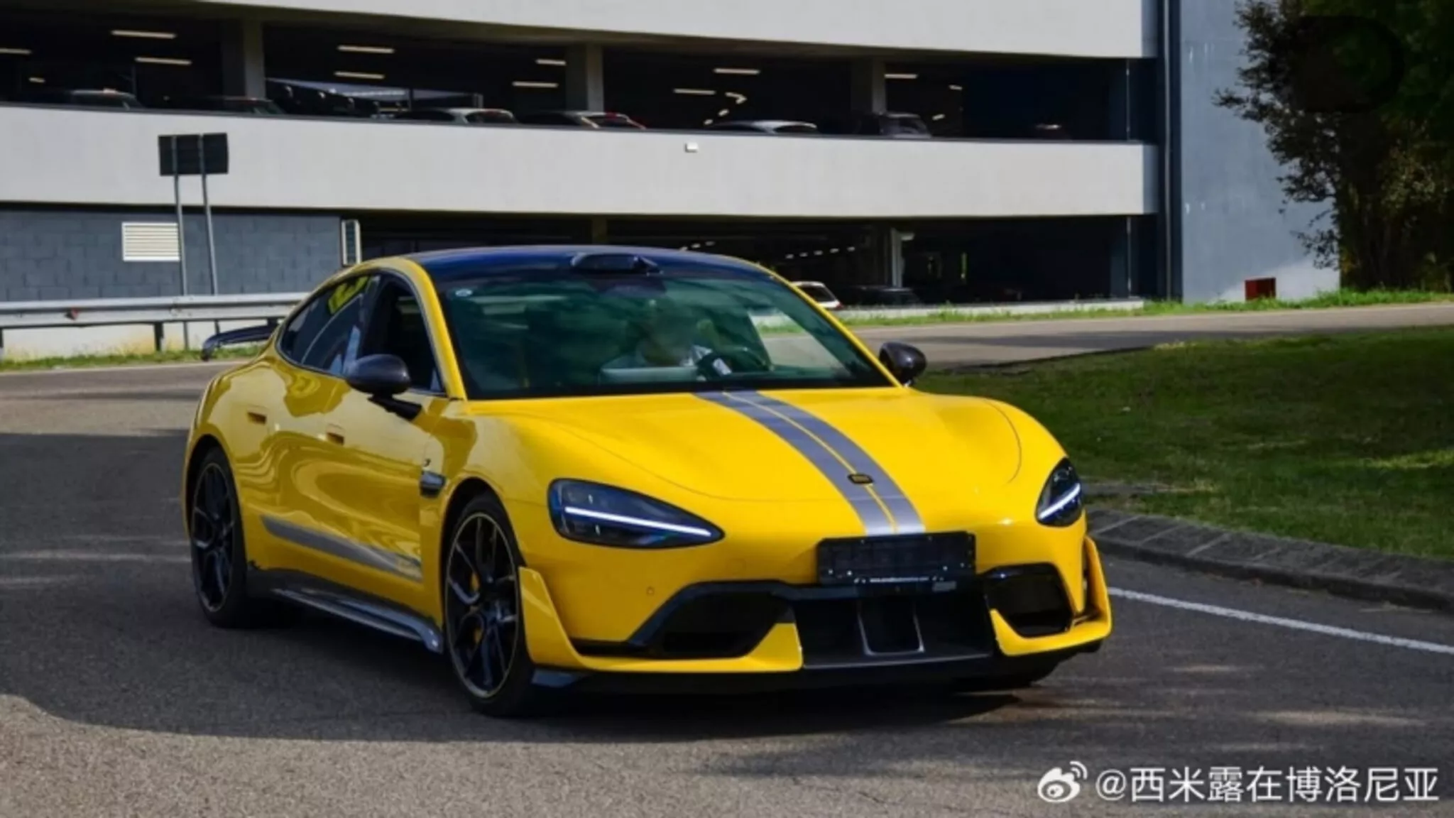 فيراري تختبر سيارة شاومي الكهربائية.. استعداداً لأول موديل كهربائي في تاريخها 2