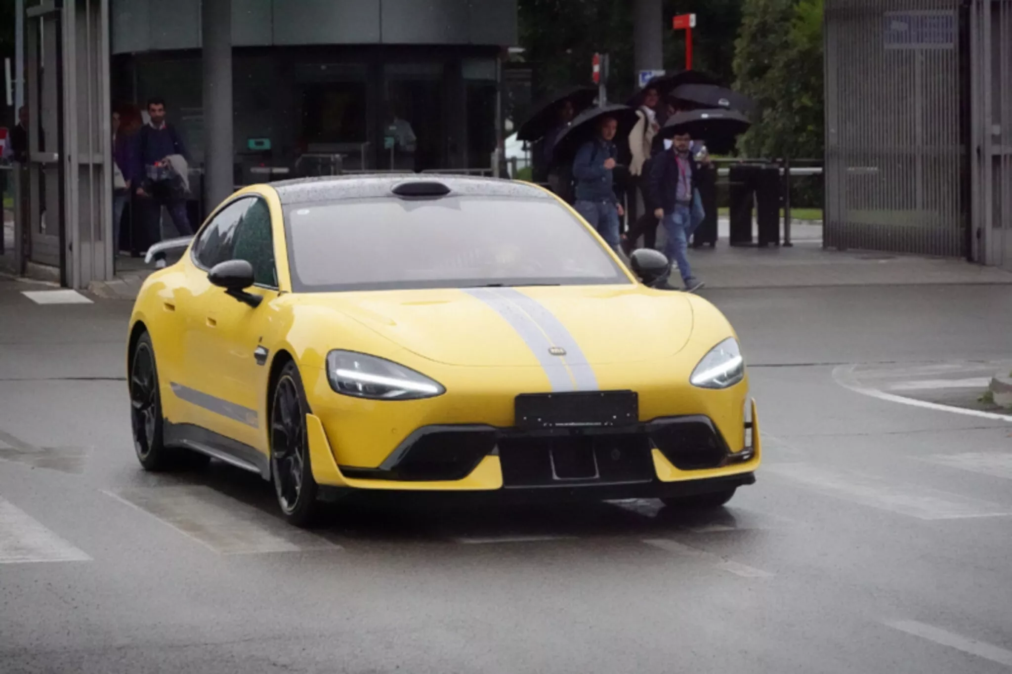 فيراري تختبر سيارة شاومي الكهربائية.. استعداداً لأول موديل كهربائي في تاريخها 6