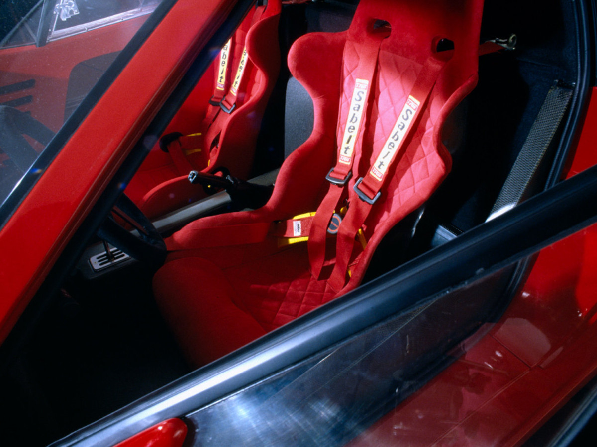 فيراري F40 ليموزين.. من أسطورة السرعة إلى تحفة فنية غريبة 7