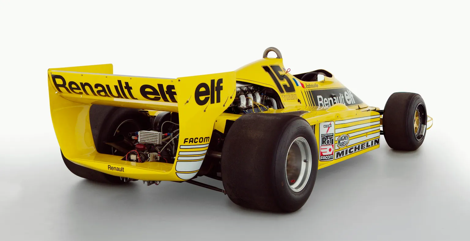 حكاية رينو.. ماس فرنسي صُقل بالحروب والسباقات والابتكار 28