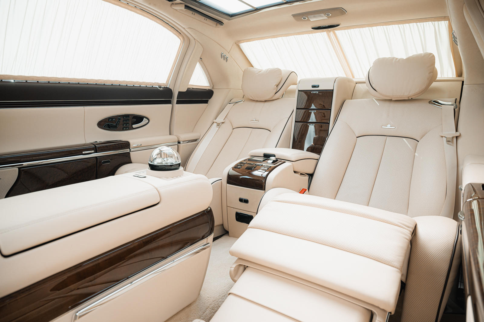 مايباخ 62 قصر ألماني فاخر يسير على عجلات.. وحكايات في عالم السيارات مايباخ 62 قصر ألماني فاخر يسير على عجلات.. وحكايات في عالم السيارات 27