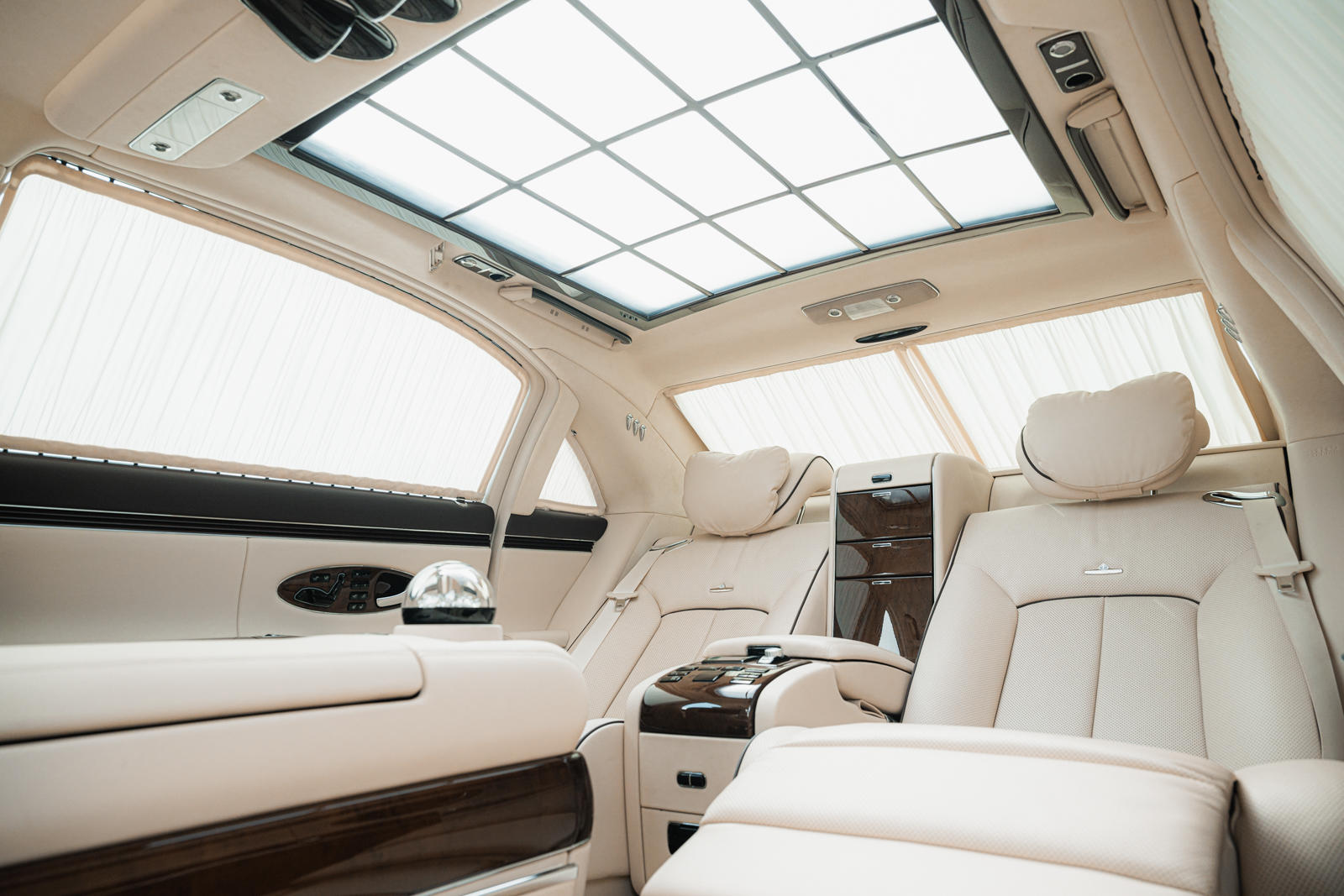 مايباخ 62 قصر ألماني فاخر يسير على عجلات.. وحكايات في عالم السيارات مايباخ 62 قصر ألماني فاخر يسير على عجلات.. وحكايات في عالم السيارات 28