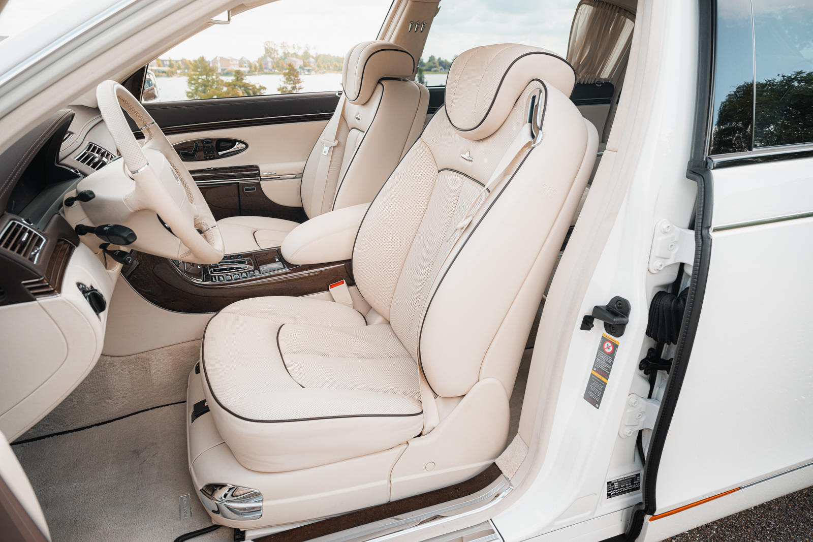 مايباخ 62 قصر ألماني فاخر يسير على عجلات.. وحكايات في عالم السيارات مايباخ 62 قصر ألماني فاخر يسير على عجلات.. وحكايات في عالم السيارات 29