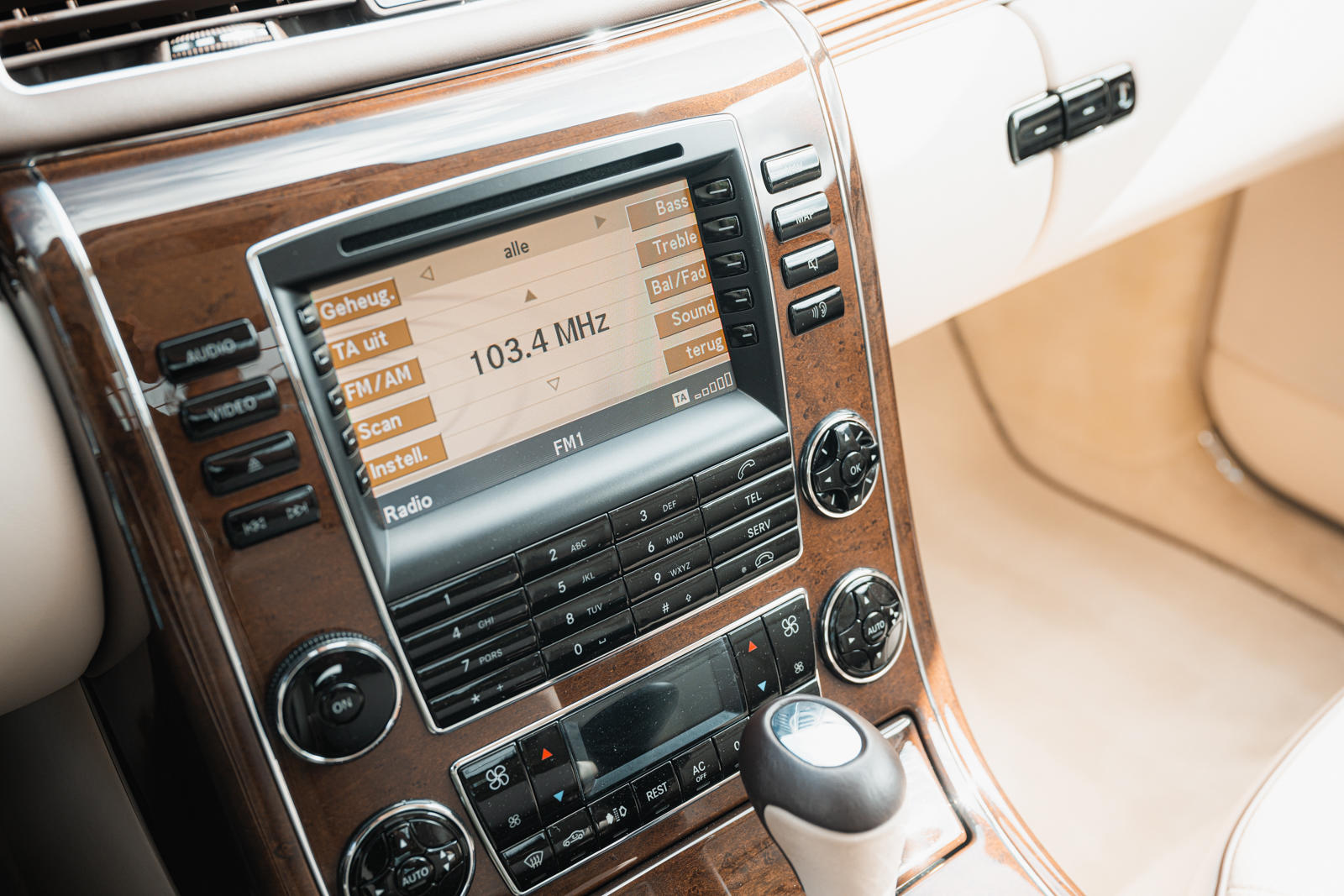 مايباخ 62 قصر ألماني فاخر يسير على عجلات.. وحكايات في عالم السيارات مايباخ 62 قصر ألماني فاخر يسير على عجلات.. وحكايات في عالم السيارات 30