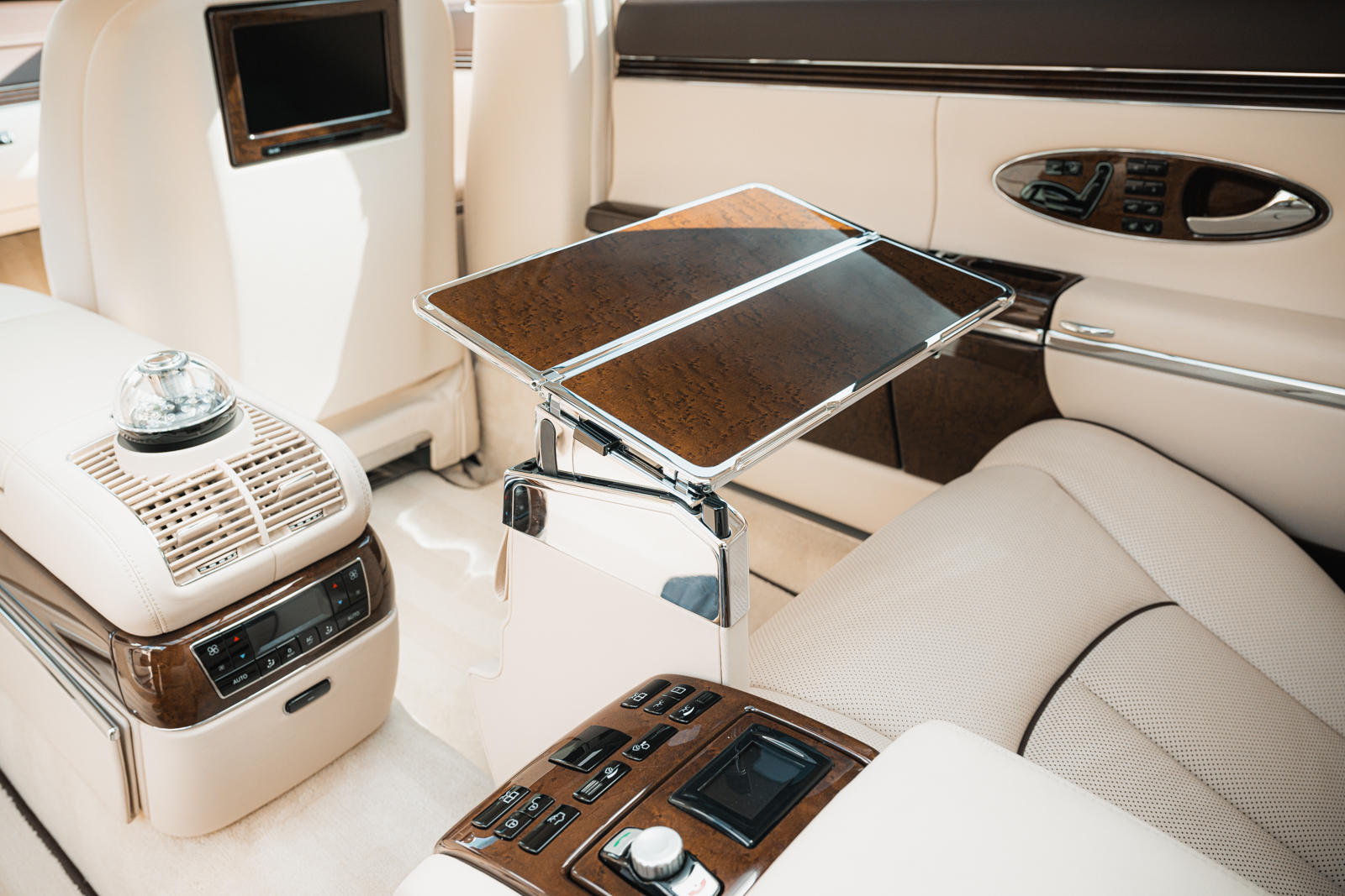 مايباخ 62 قصر ألماني فاخر يسير على عجلات.. وحكايات في عالم السيارات مايباخ 62 قصر ألماني فاخر يسير على عجلات.. وحكايات في عالم السيارات 32