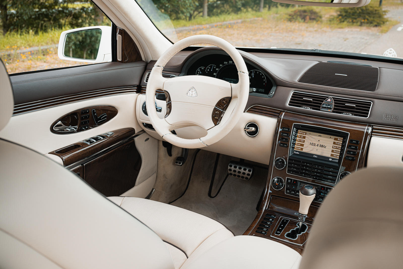 مايباخ 62 قصر ألماني فاخر يسير على عجلات.. وحكايات في عالم السيارات مايباخ 62 قصر ألماني فاخر يسير على عجلات.. وحكايات في عالم السيارات 33