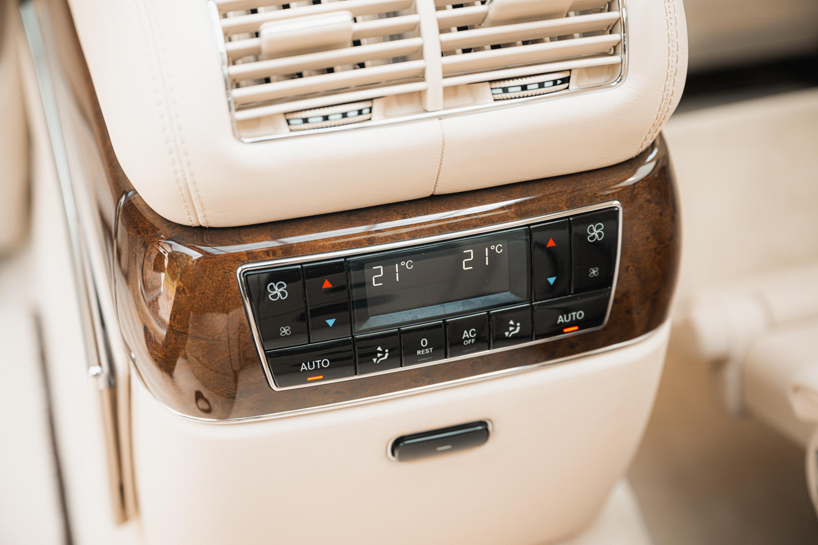 مايباخ 62 قصر ألماني فاخر يسير على عجلات.. وحكايات في عالم السيارات مايباخ 62 قصر ألماني فاخر يسير على عجلات.. وحكايات في عالم السيارات 21