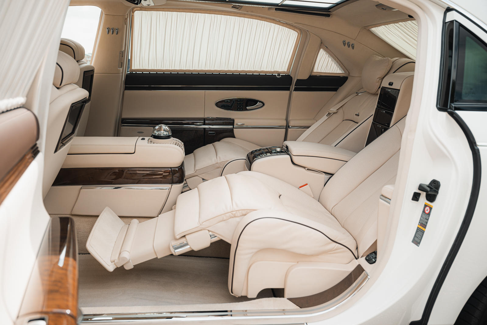 مايباخ 62 قصر ألماني فاخر يسير على عجلات.. وحكايات في عالم السيارات مايباخ 62 قصر ألماني فاخر يسير على عجلات.. وحكايات في عالم السيارات 24