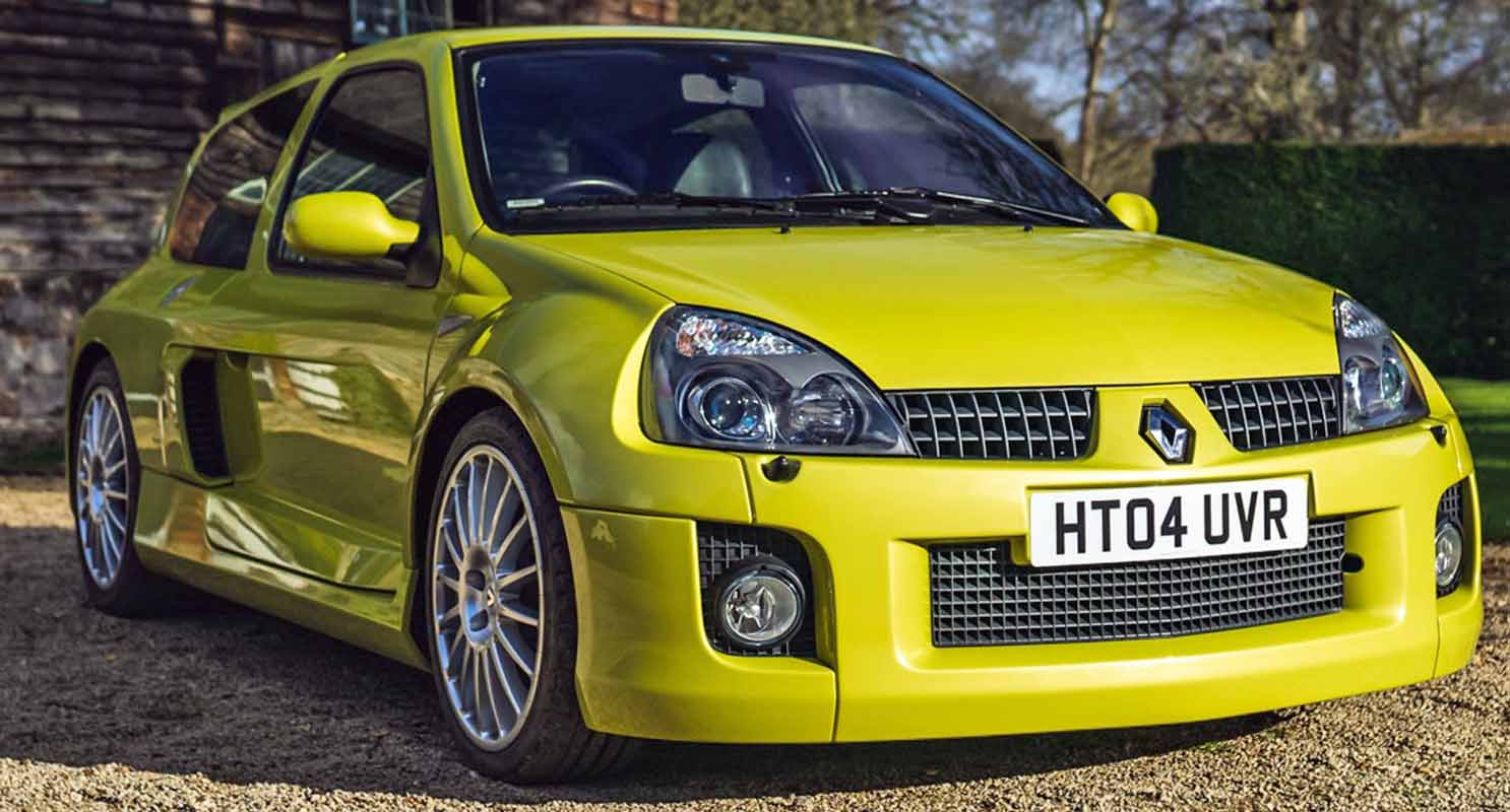 من الفاتيكان إلى حلبات السباق.. مشاهير تركوا بصمتهم خلف مقود رينو من الفاتيكان إلى حلبات السباق.. مشاهير تركوا بصمتهم خلف مقود رينو 8