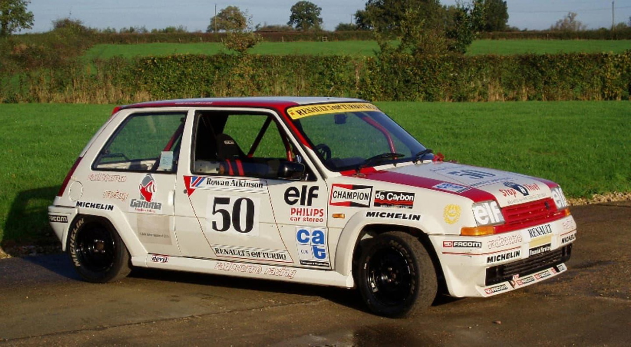 من الفاتيكان إلى حلبات السباق.. مشاهير تركوا بصمتهم خلف مقود رينو من الفاتيكان إلى حلبات السباق.. مشاهير تركوا بصمتهم خلف مقود رينو 6