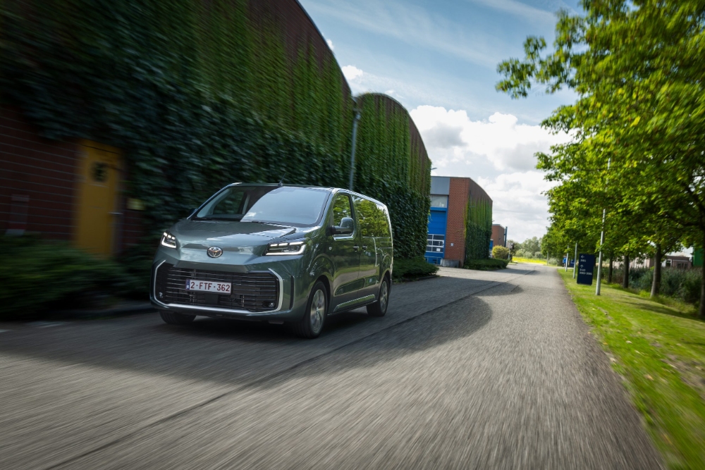 تويوتا-برو-ايس-فيرسو-المربع-نت-31