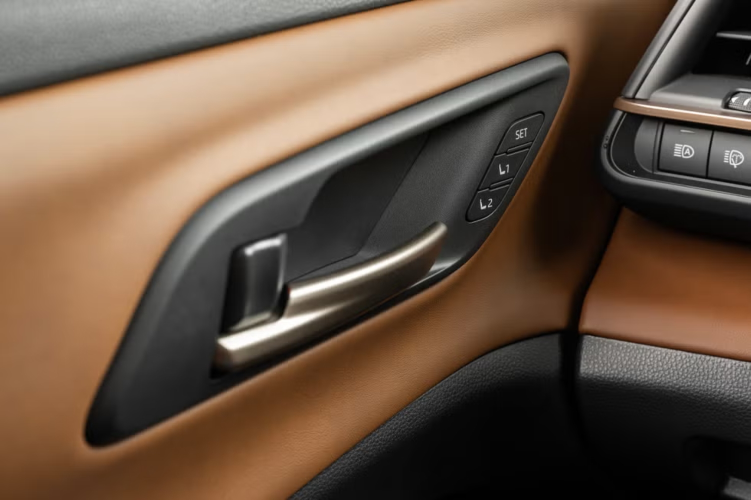 تويوتا-كراون-سيجنيا-المربع-نت-16