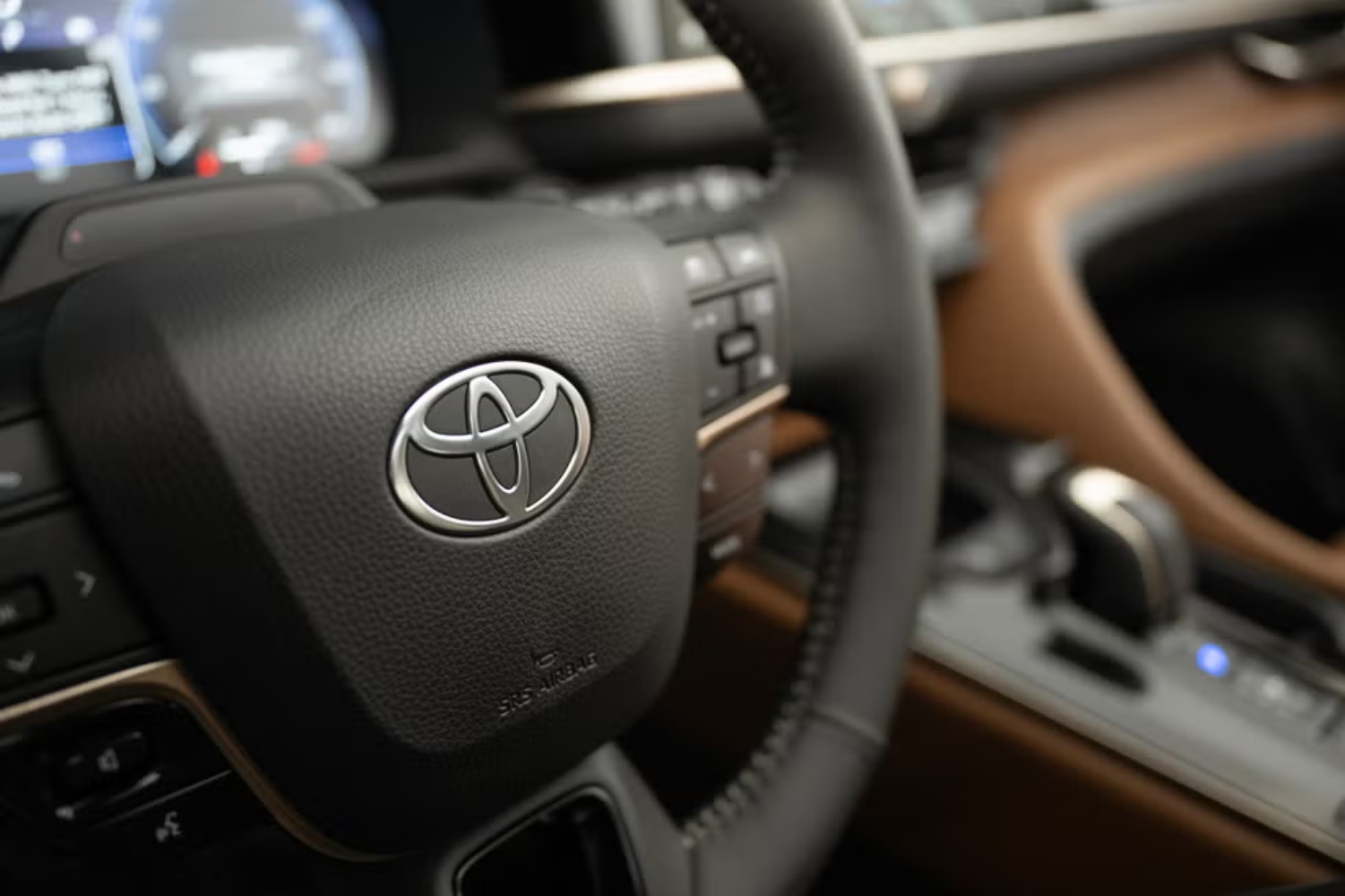 تويوتا-كراون-سيجنيا-المربع-نت-19