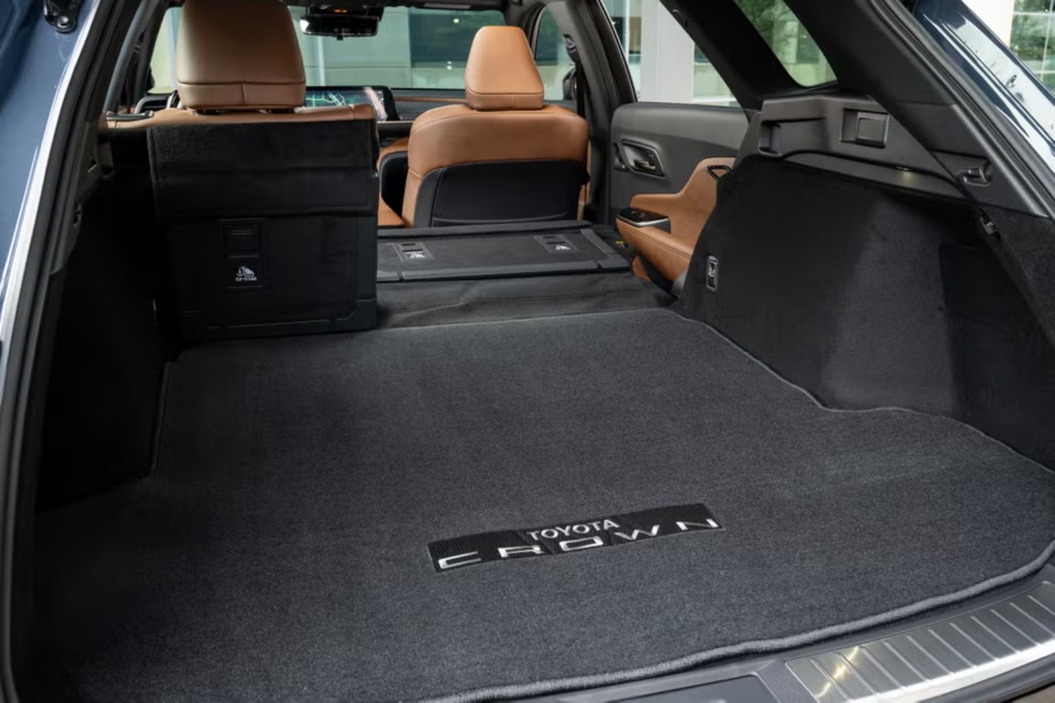 تويوتا-كراون-سيجنيا-المربع-نت-48