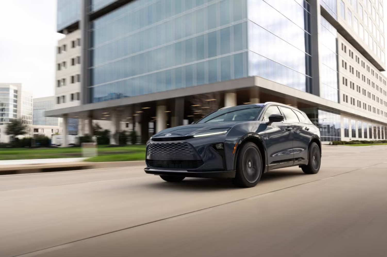 تويوتا-كراون-سيجنيا-المربع-نت-9