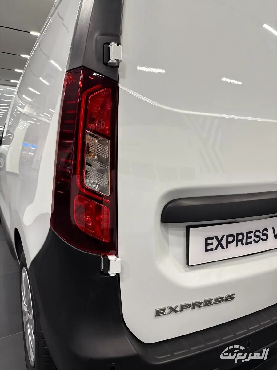 رينو اكسبريس 2025 12