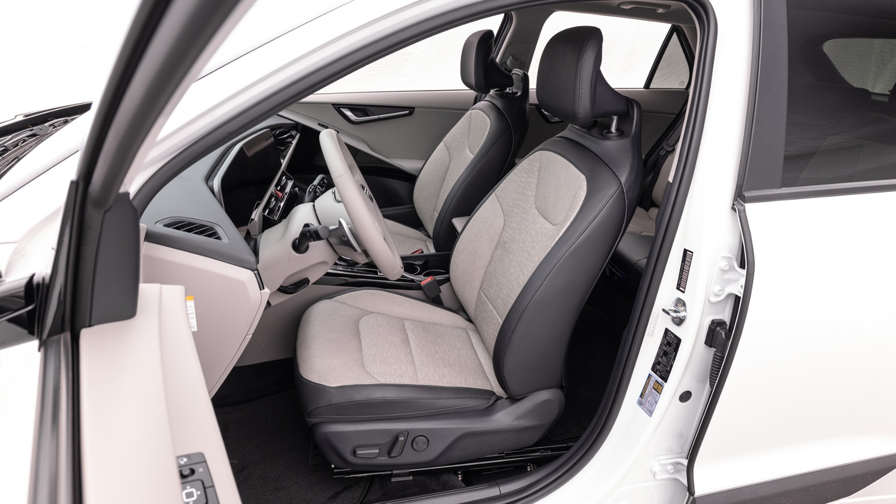 كيا-نيرو-الكهربائية-المربع-نت-30-3