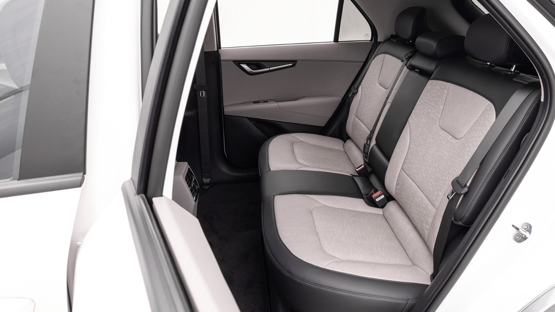 كيا-نيرو-الكهربائية-المربع-نت-39-2