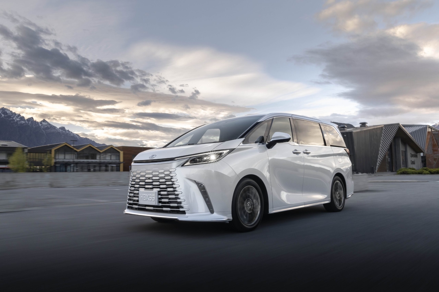 لكزس-lm-المربع-نت-10