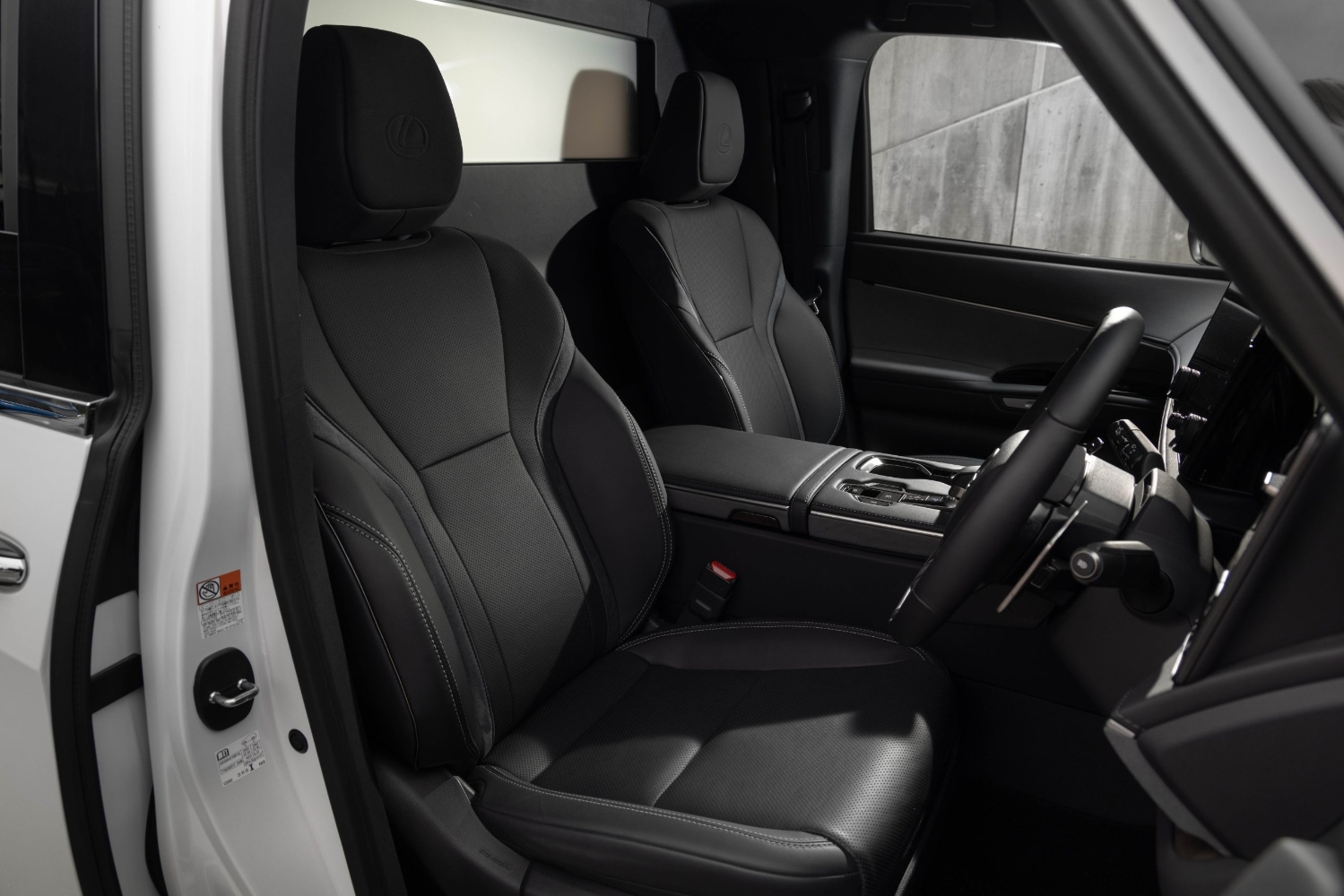 لكزس-lm-المربع-نت-13