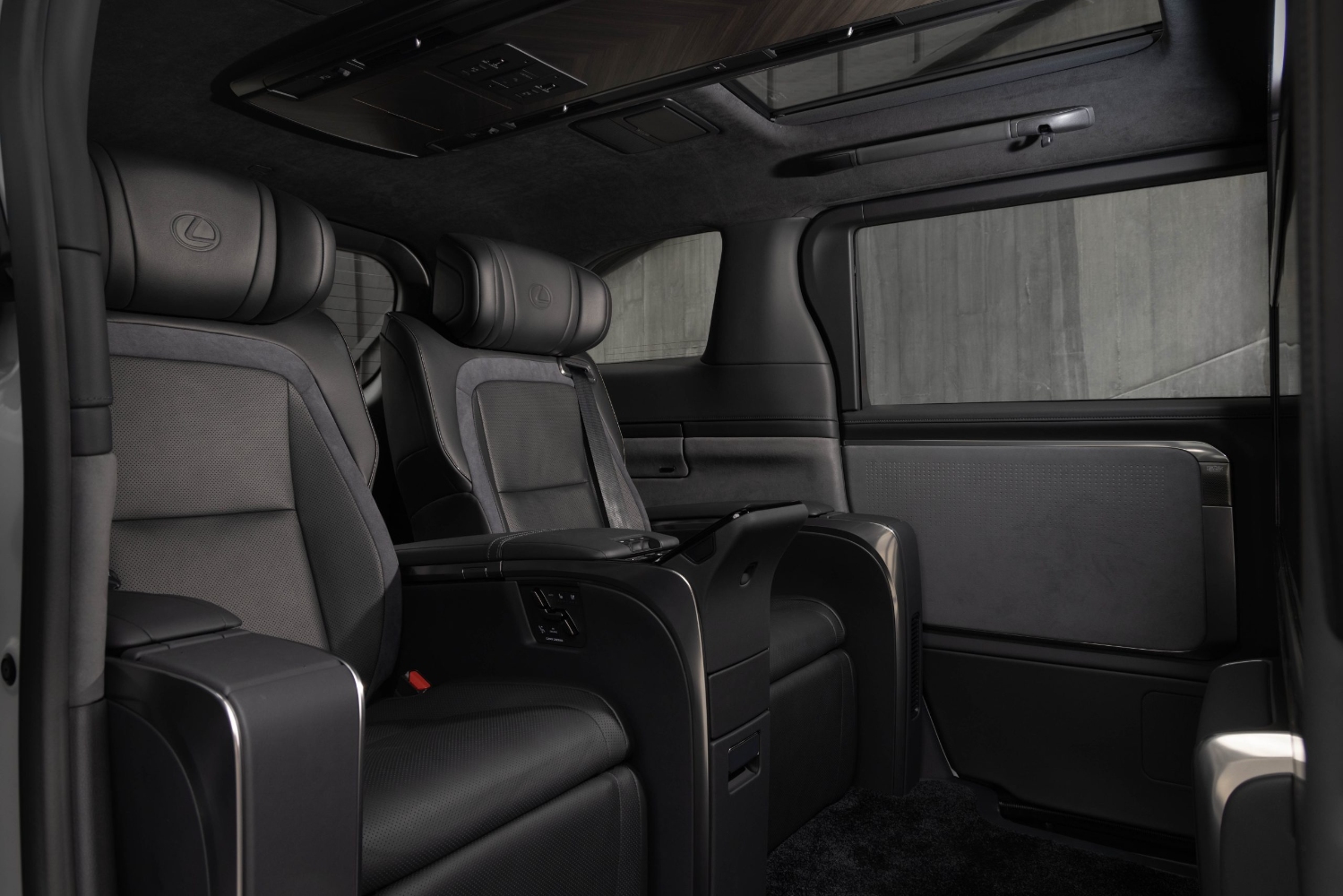 لكزس-lm-المربع-نت-14