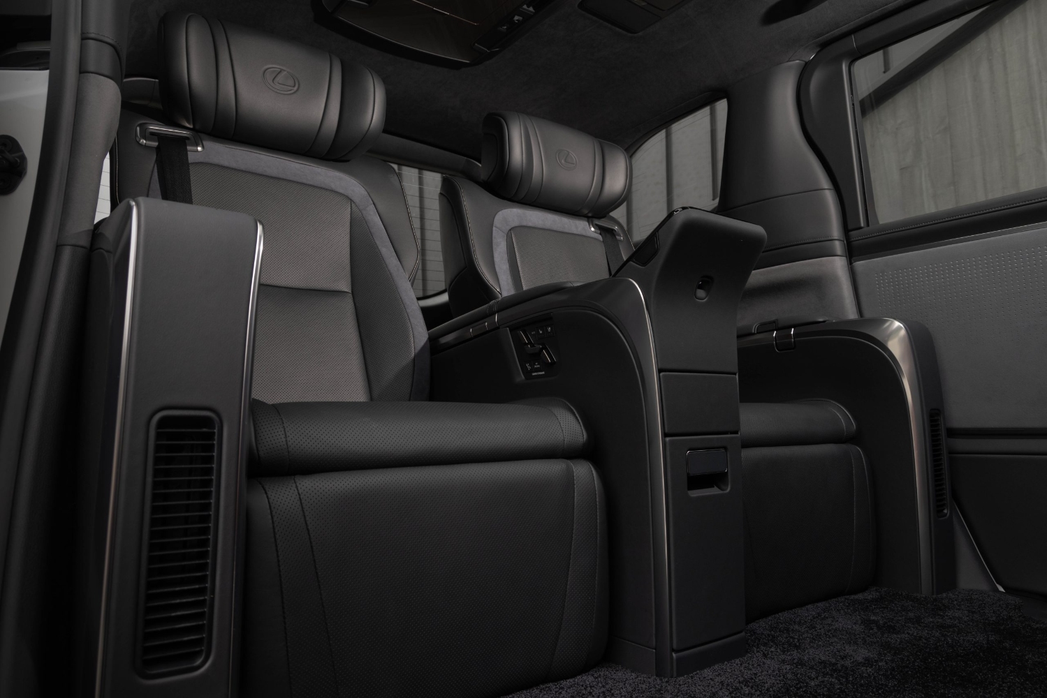 لكزس-lm-المربع-نت-15